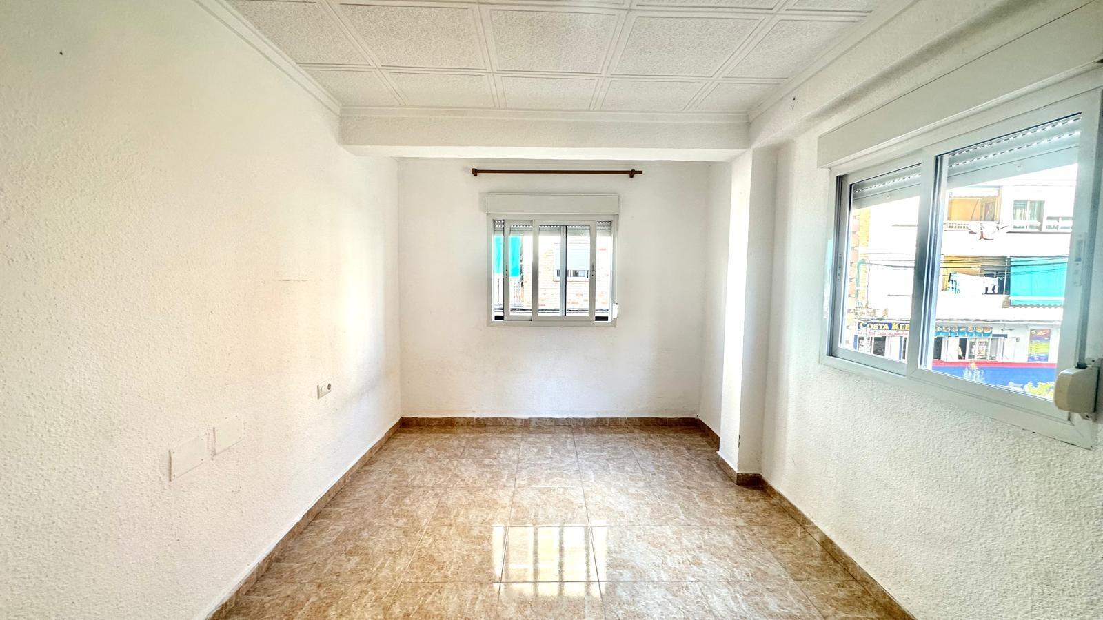 Bedroom in apartment for sale in Torrevieja
