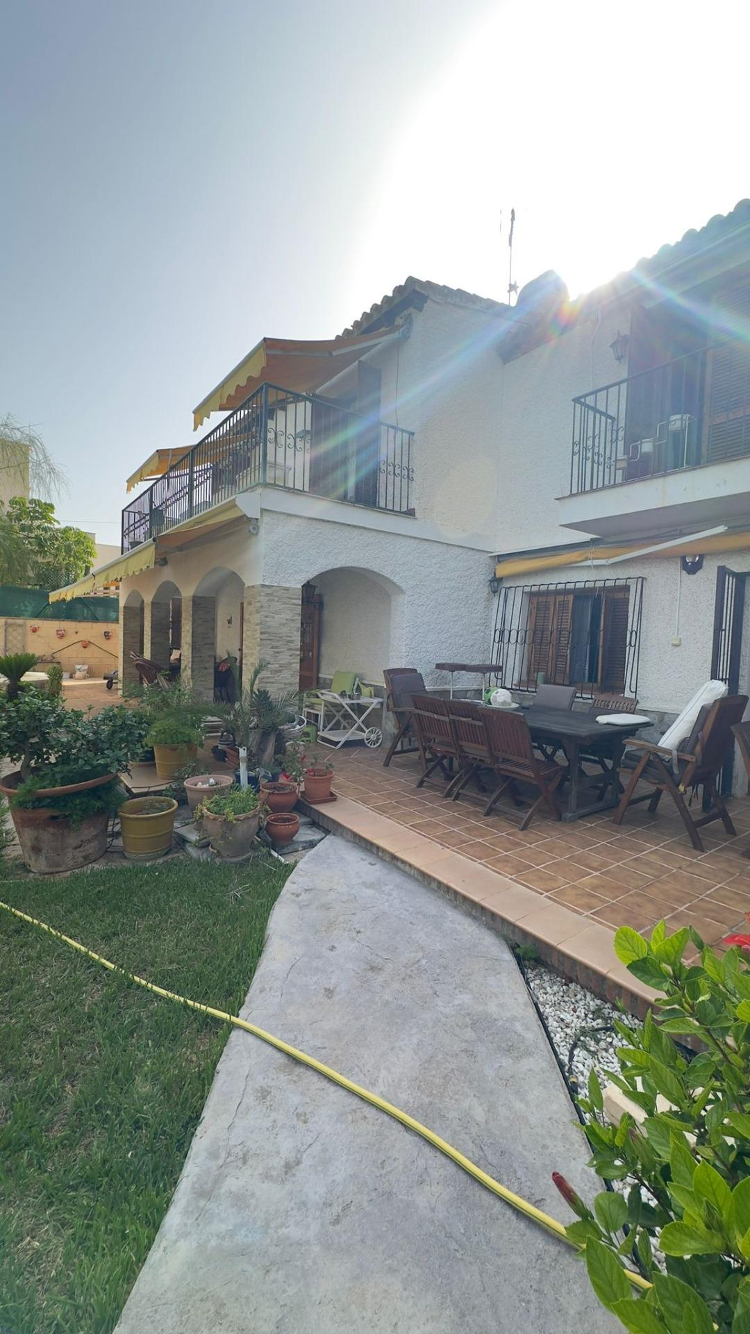 Garden in villa for sale in Orihuela Costa