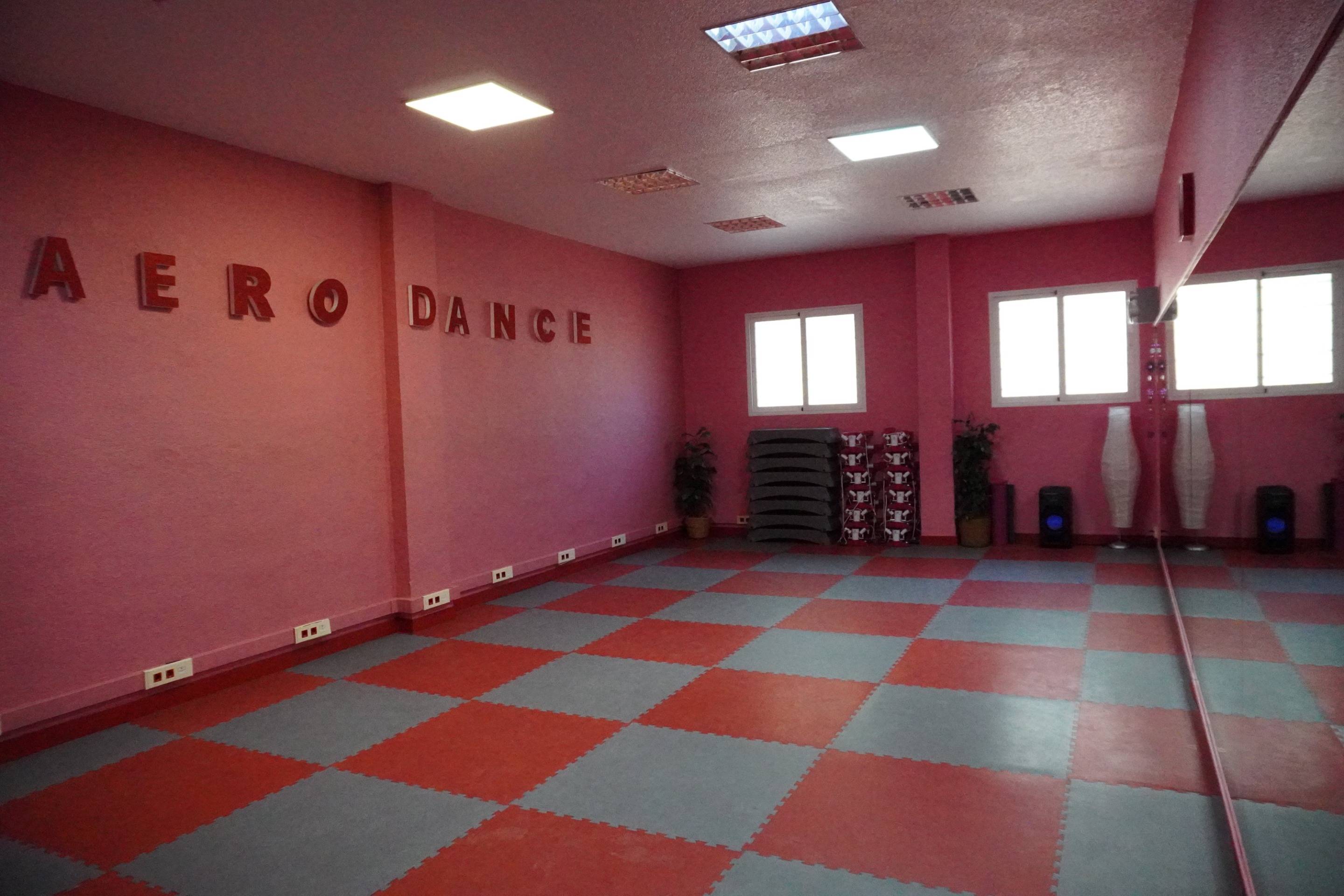 Master bedroom in commercial for sale in Murcia