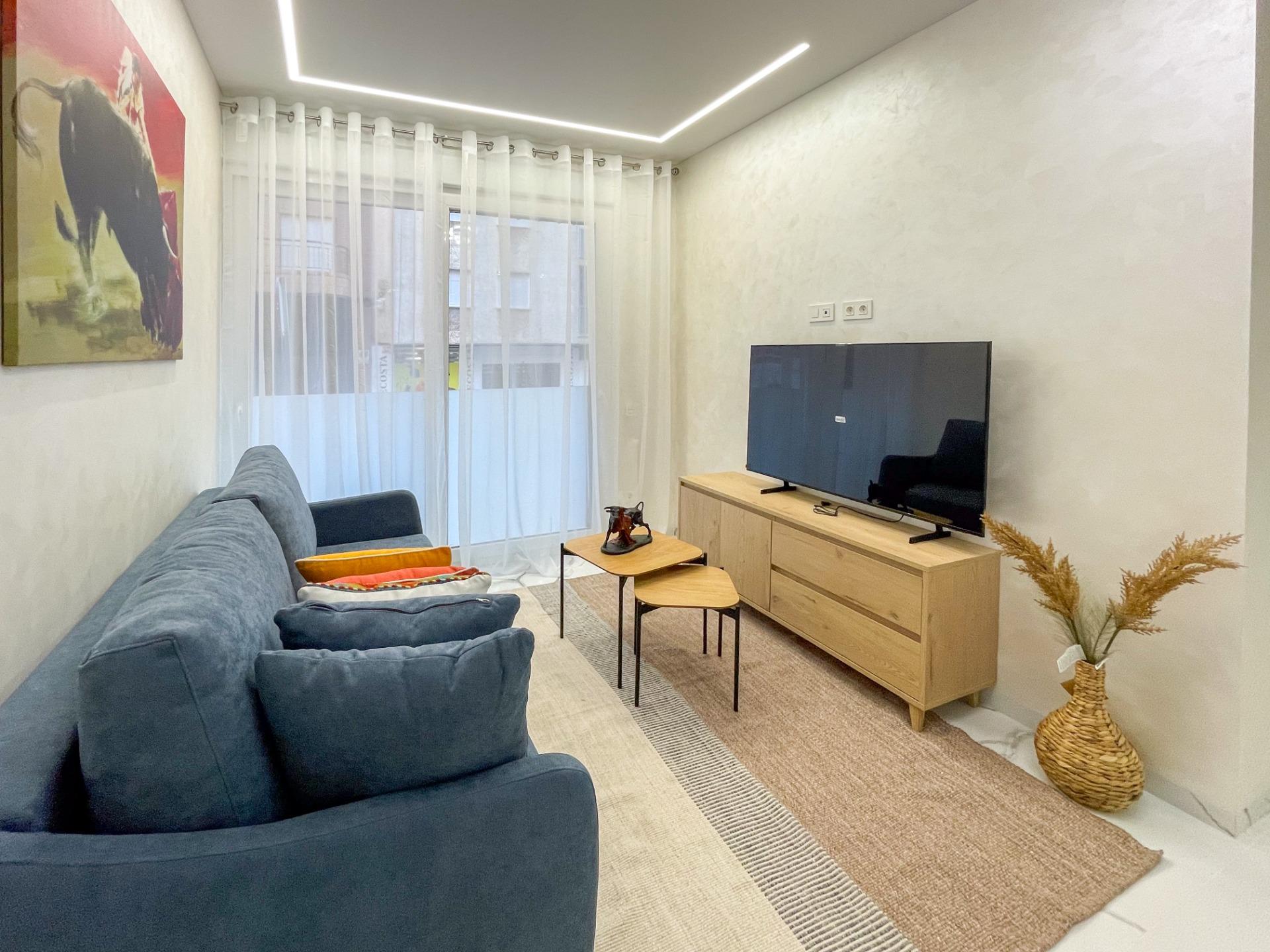 100 m² refurbished ground-floor apartment with 2 bedrooms, 2 bathrooms and an enclosed terrace