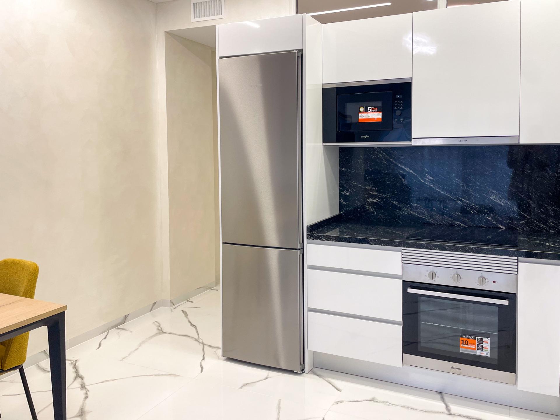 100 m² refurbished ground-floor apartment with 2 bedrooms, 2 bathrooms and an enclosed terrace