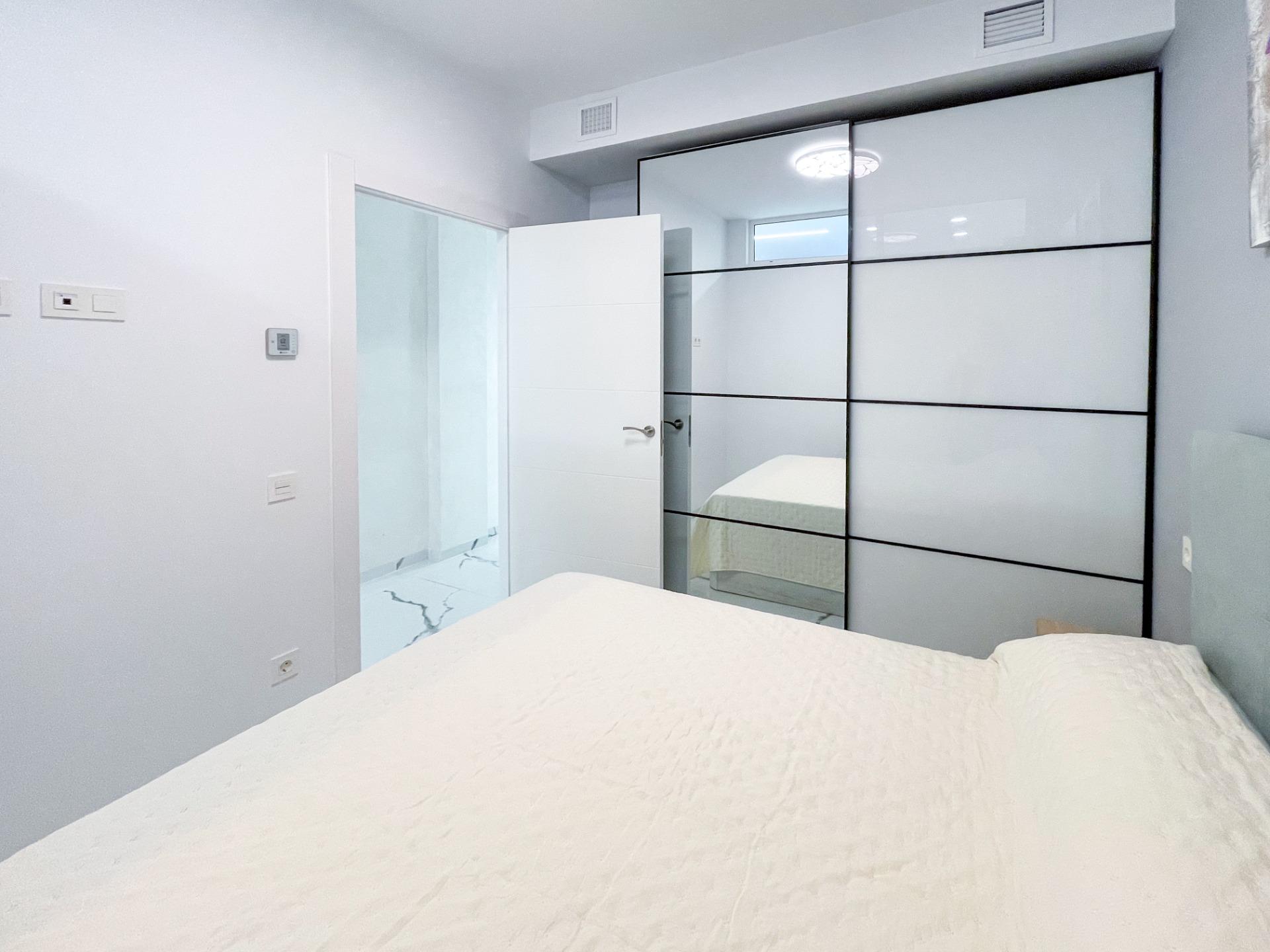 Bedroom in apartment for sale in Torrevieja