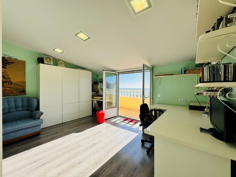 Dining area in penthouse for sale in La Mata