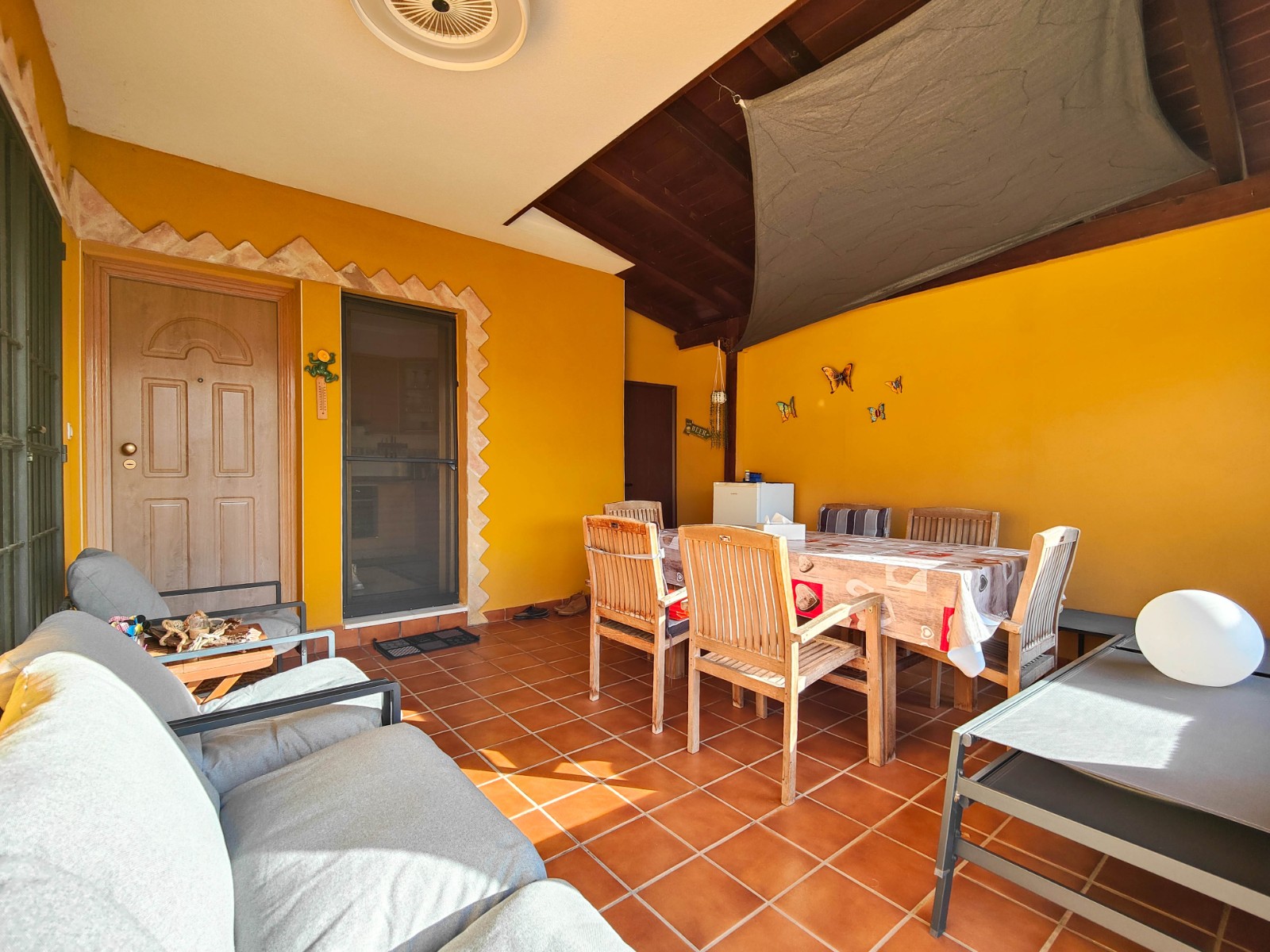Terrace in villa for sale in Guardamar del Segura