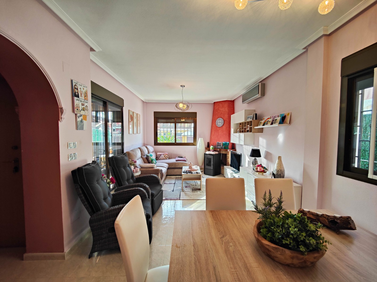 Dining area in villa for sale in Guardamar del Segura