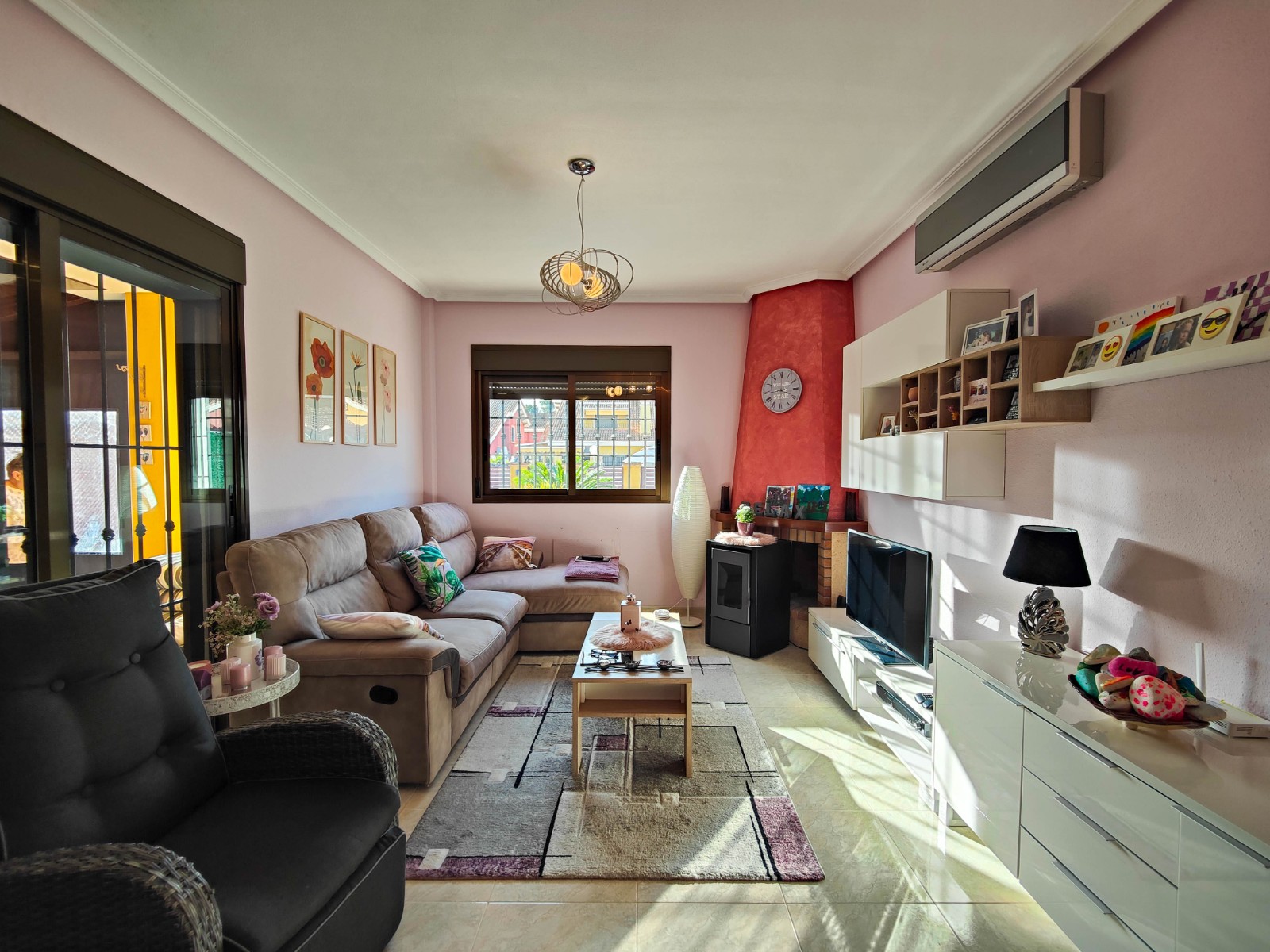 Bedroom in villa for sale in Guardamar del Segura