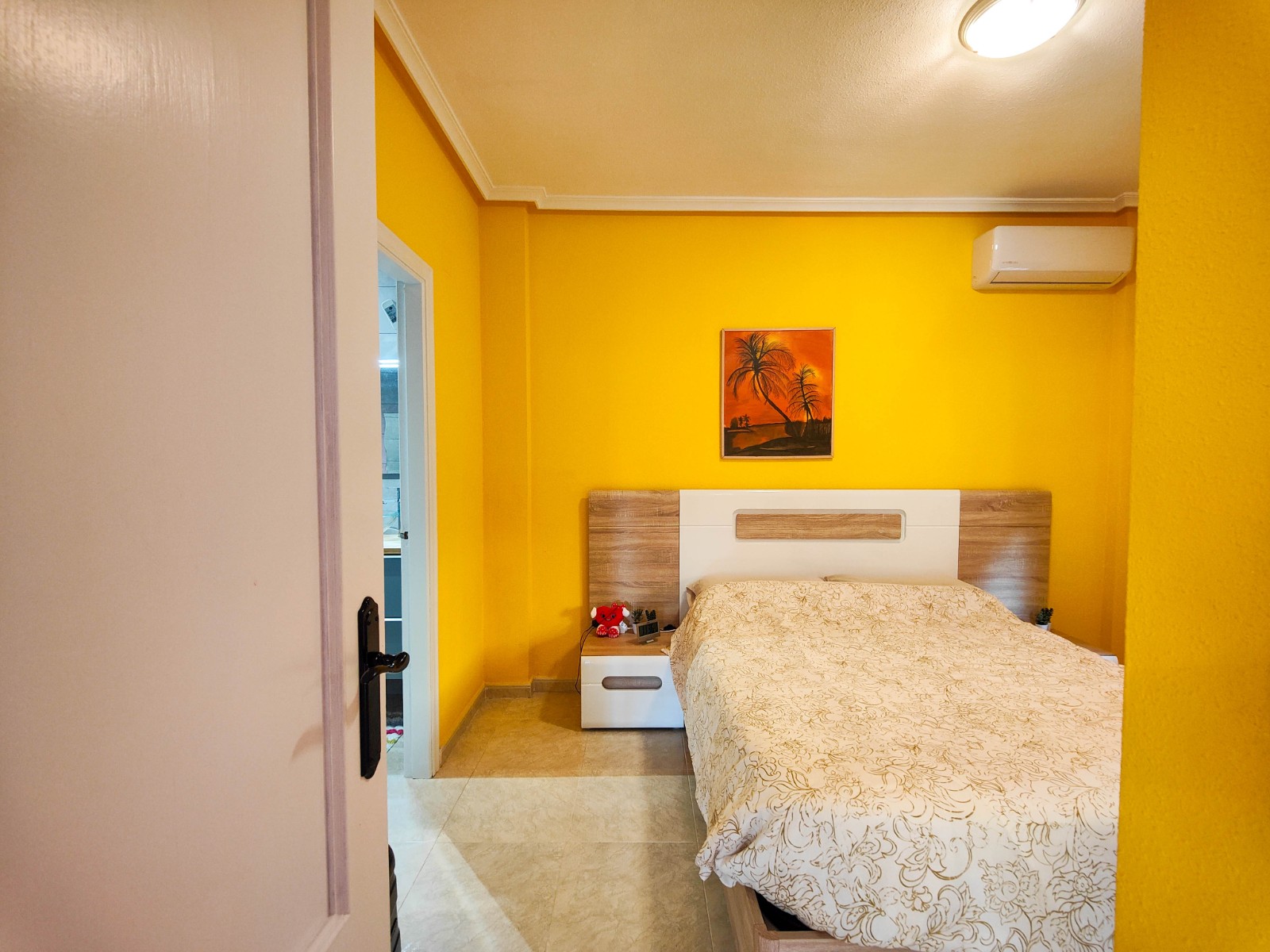 Bedroom in villa for sale in Guardamar del Segura