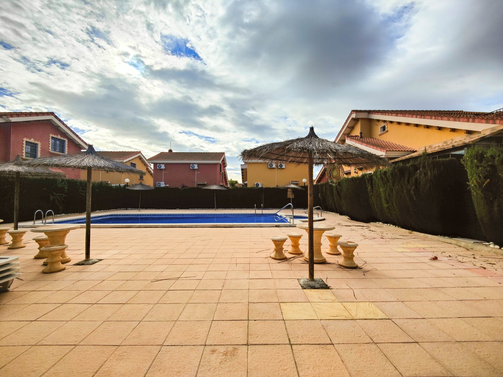 Garden in villa for sale in Guardamar del Segura