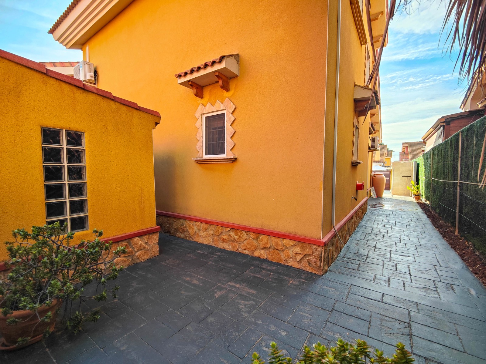Dining area in villa for sale in Guardamar del Segura