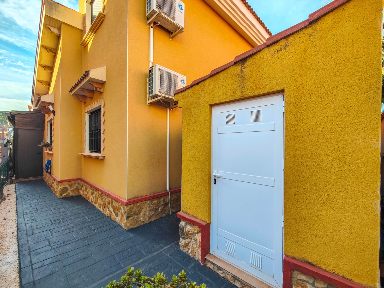 Bedroom in villa for sale in Guardamar del Segura