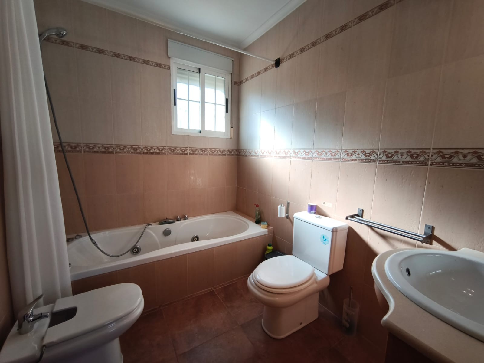 Bathroom in villa for sale in Hondon de los Frailes