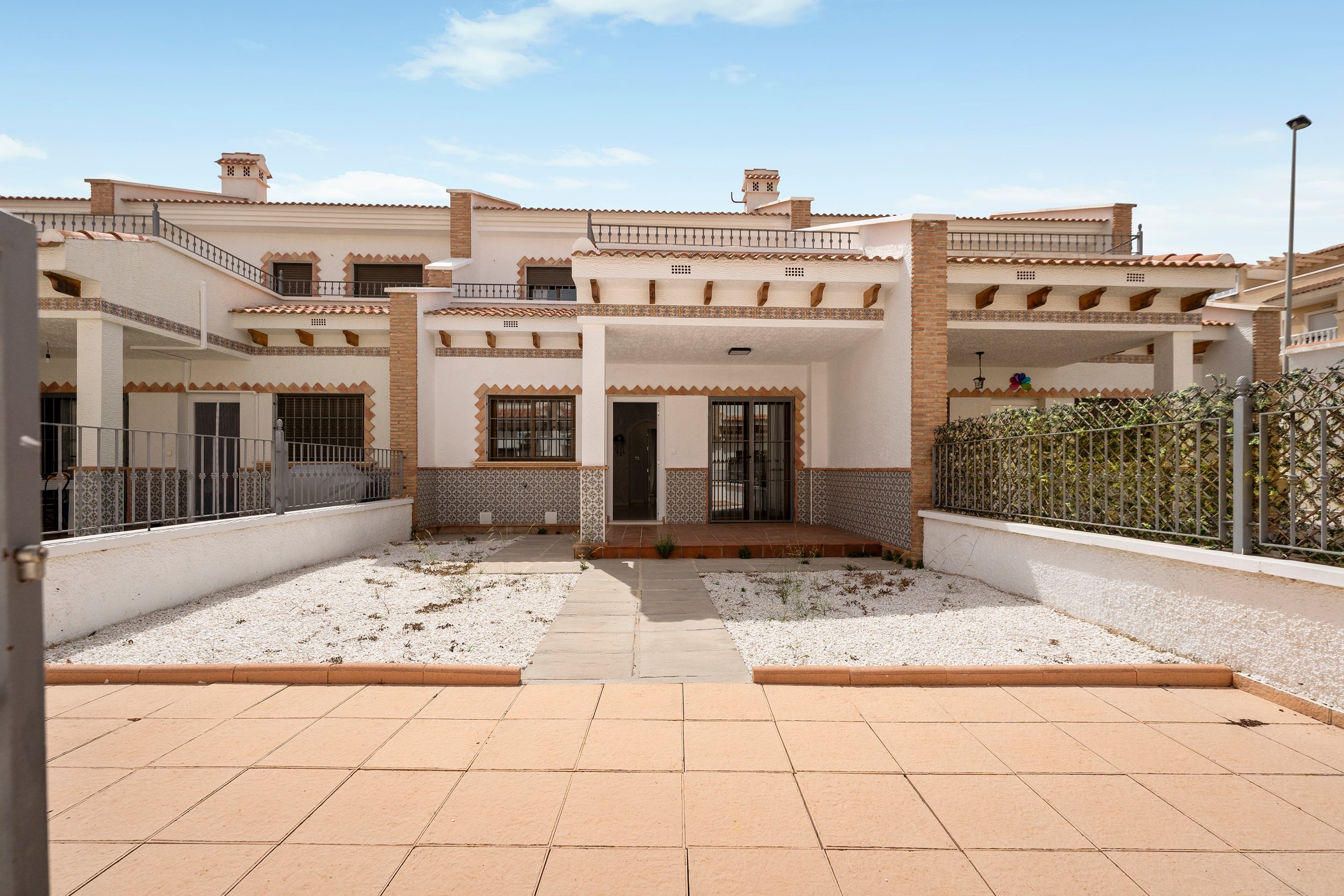 Modern Renovated Townhouse for Sale in Mirador de San Miguel, Costa Blanca South Discover this beaut
