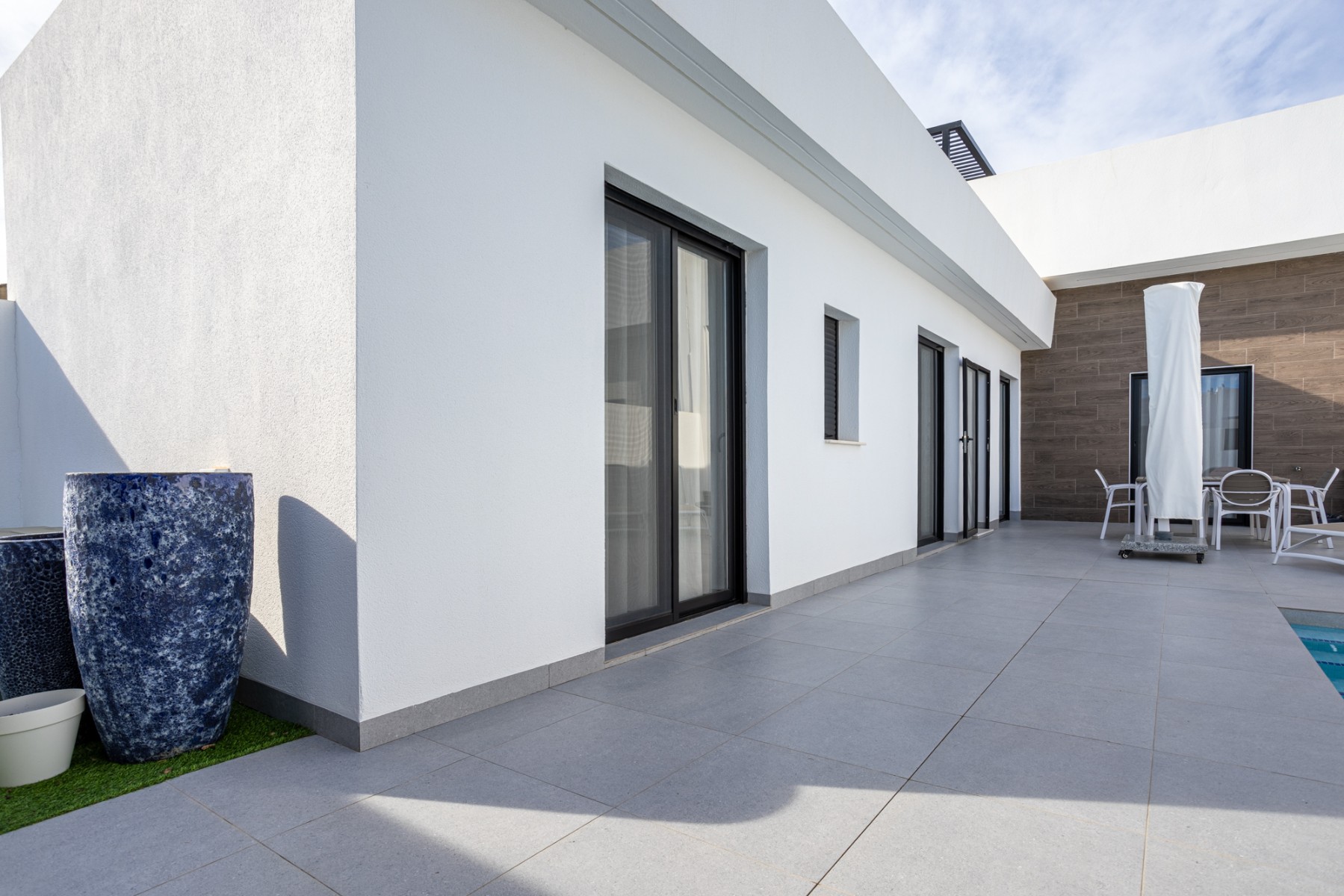 Pool area in villa for sale in Torre Pacheco