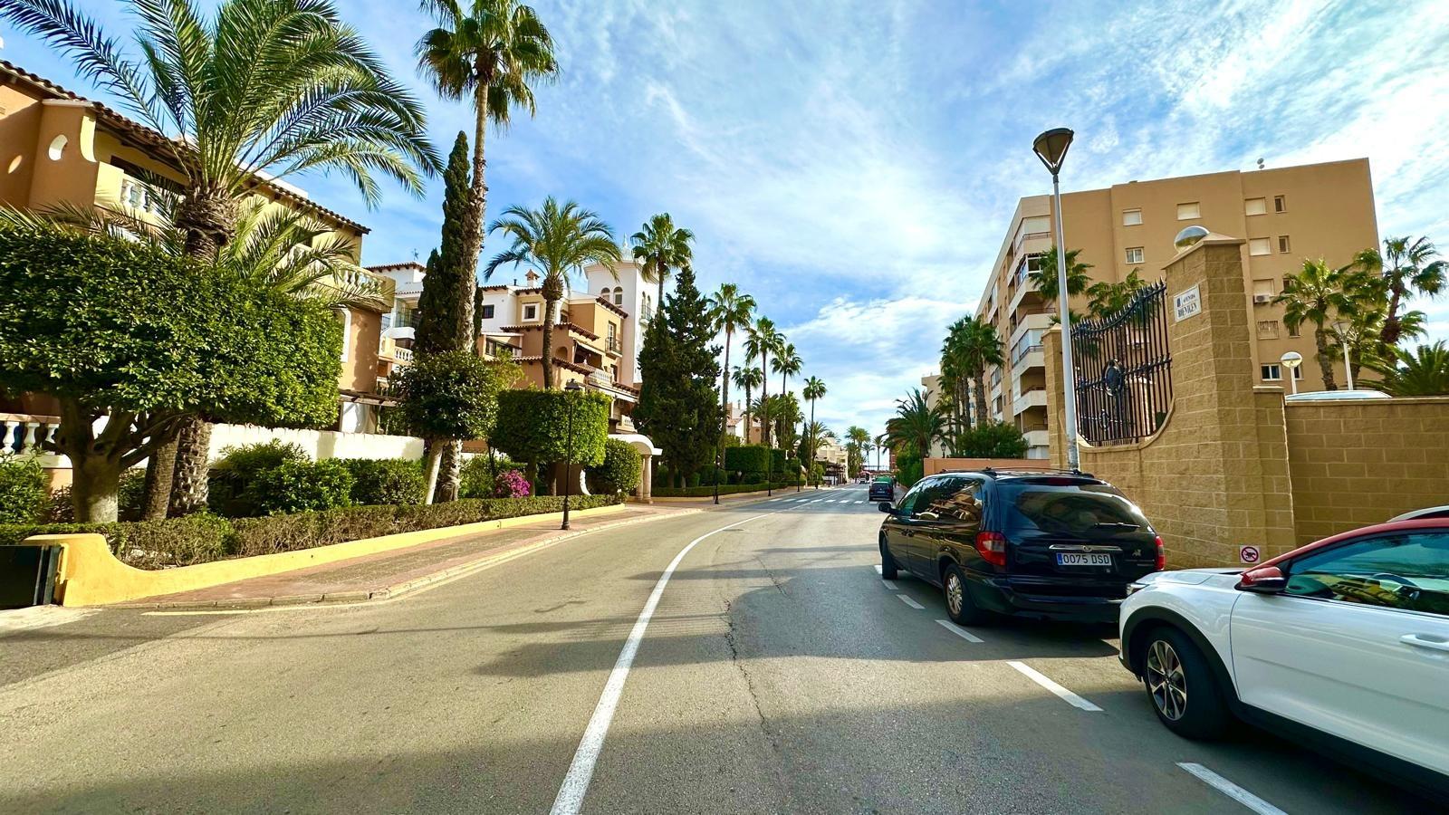 Located in the prestigious Aldea del Mar residential complex, on the 12th floor, this exceptional fl