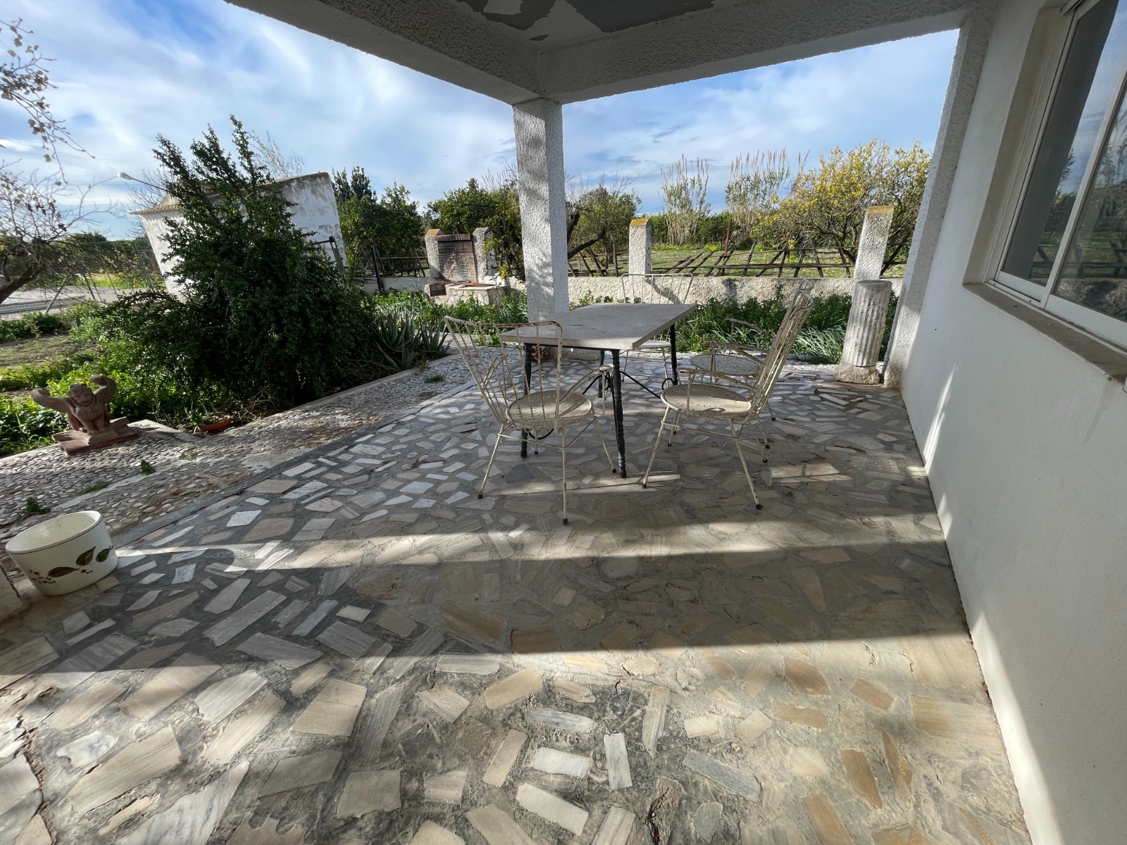 Pool area in villa for sale in Benejuzar