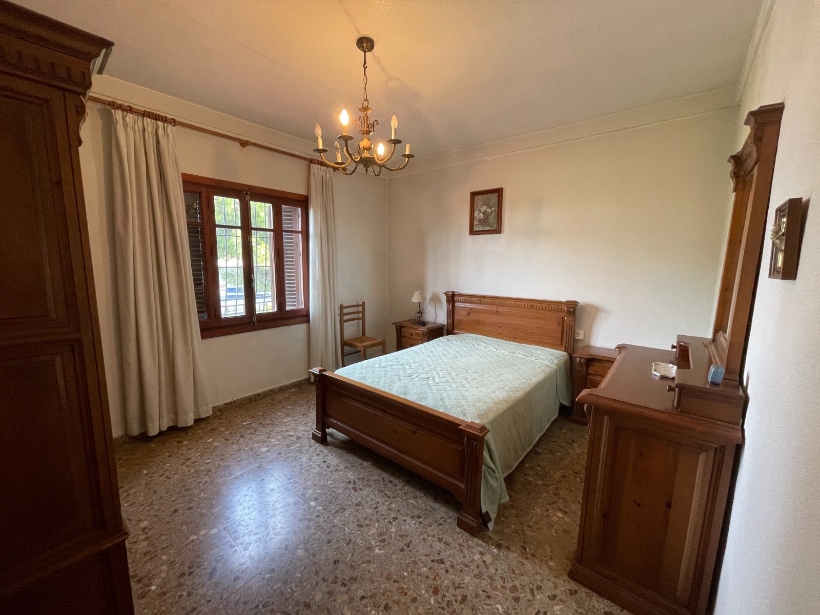 Pool area in villa for sale in Benejuzar