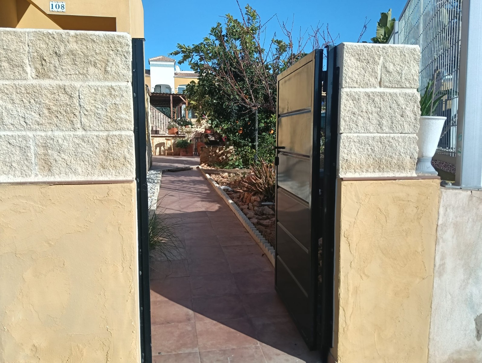 Bedroom in apartment for sale in Los Montesinos