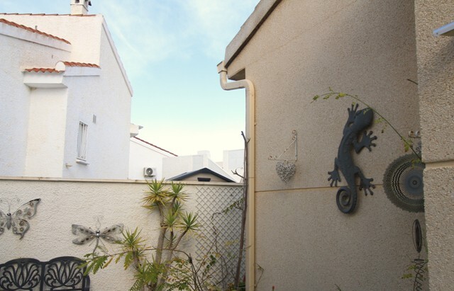 Pool area in villa for sale in Ciudad Quesada