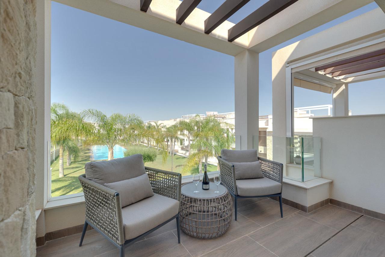 Modern apartment with terrace, pool and garage in Los Balcones, TorreviejaThis modern apartment is l