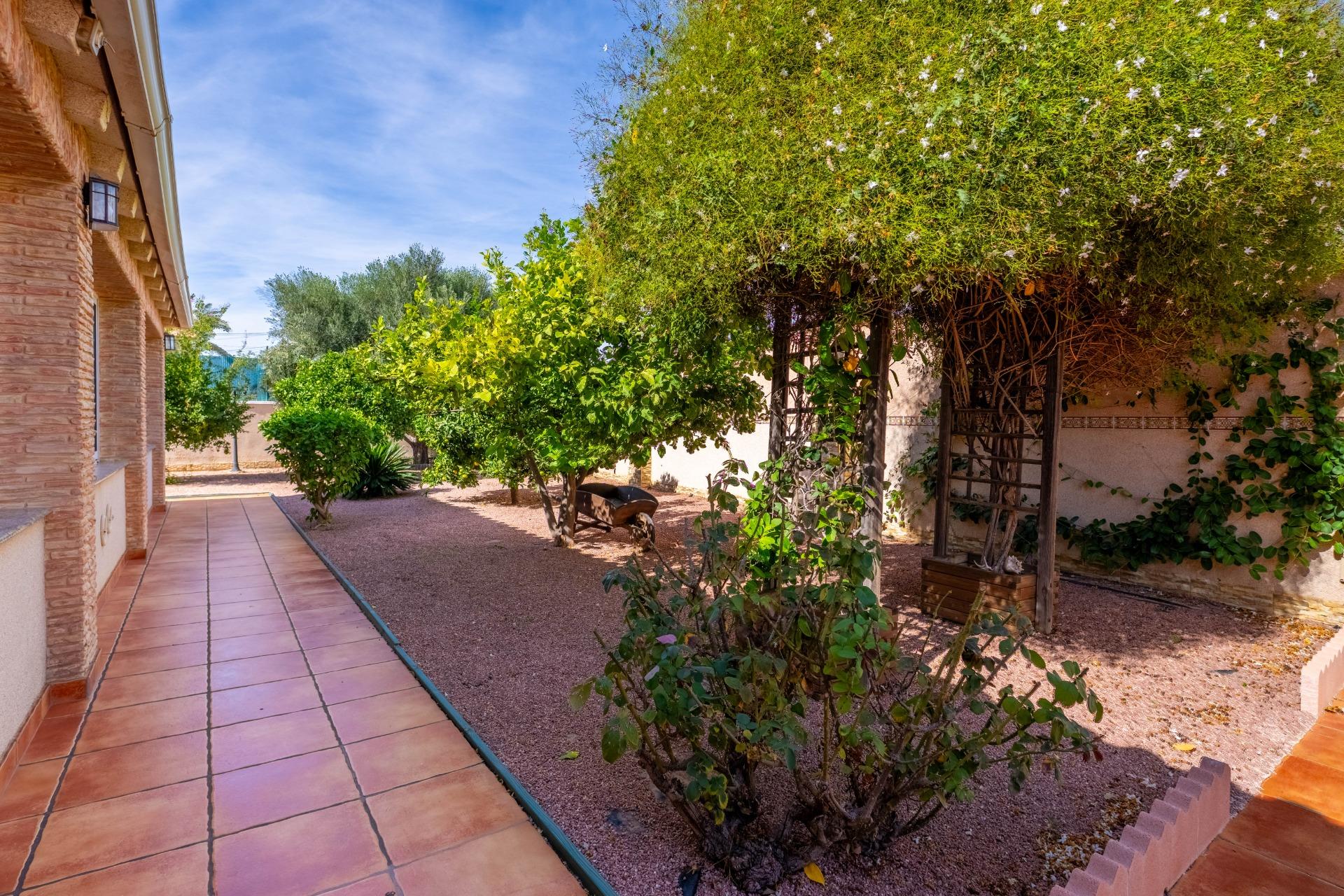 Master bedroom in villa for sale in Torrevieja