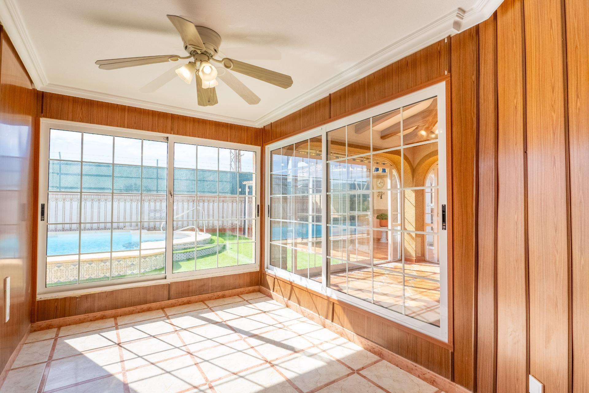 Terrace in villa for sale in Torrevieja