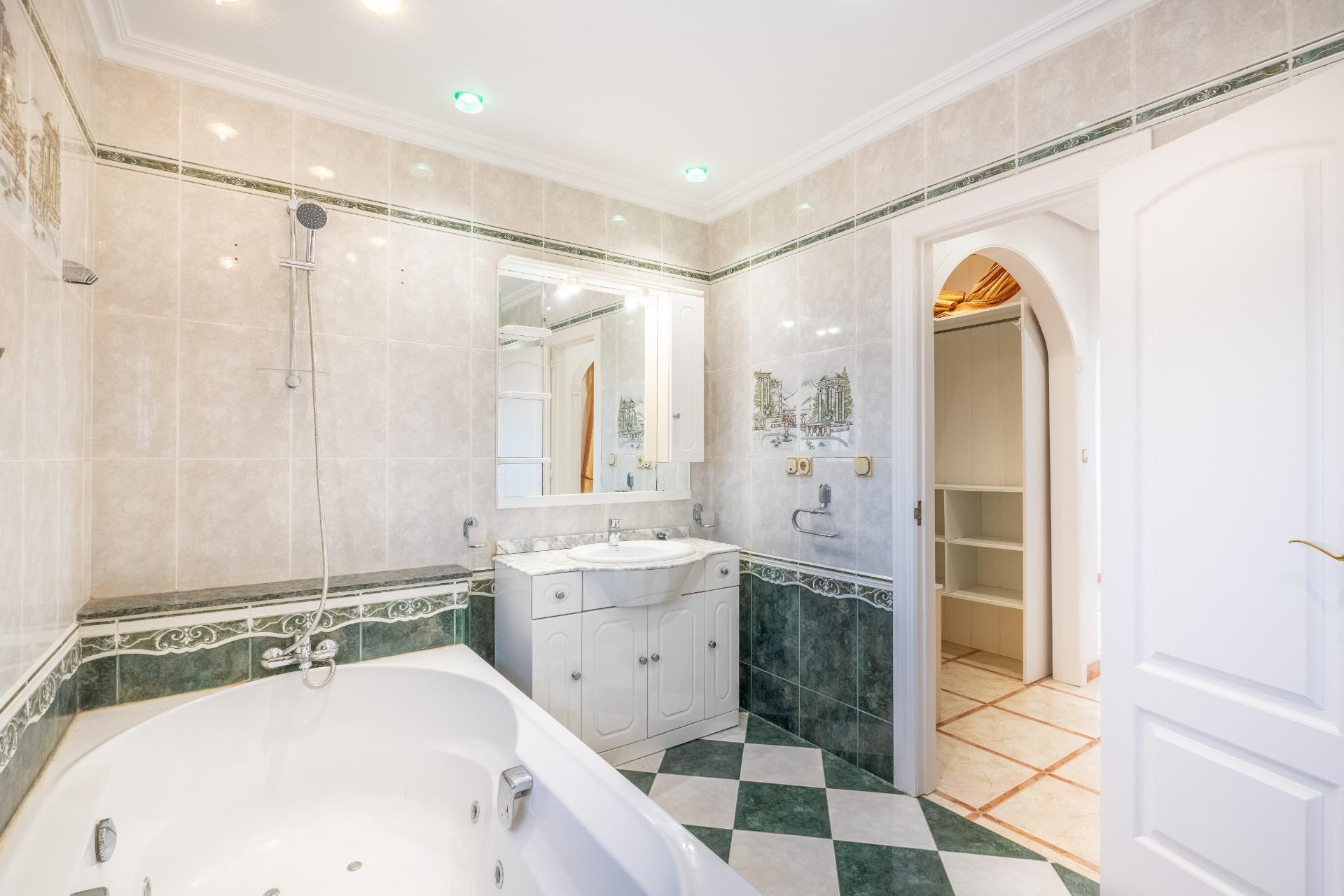 Bedroom in villa for sale in Torrevieja