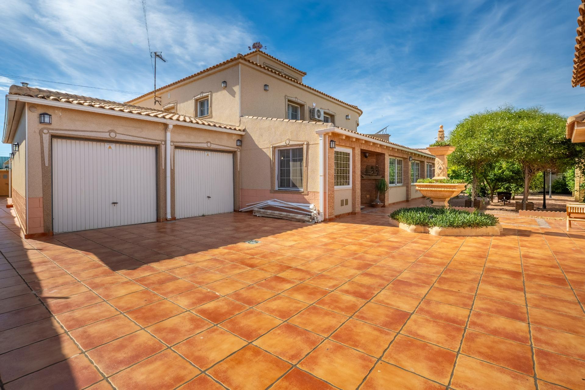 Kitchen in villa for sale in Torrevieja