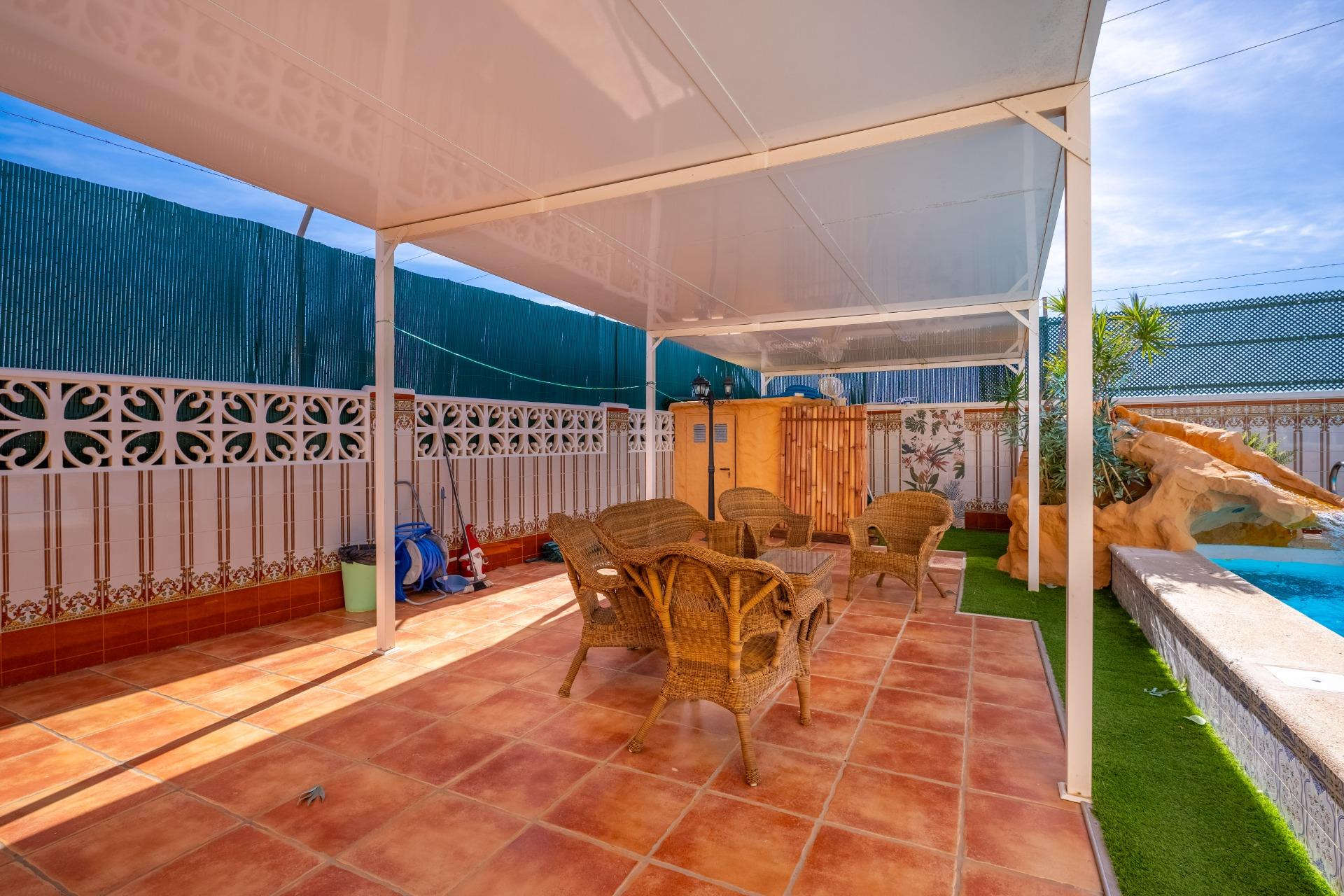 Terrace in villa for sale in Torrevieja