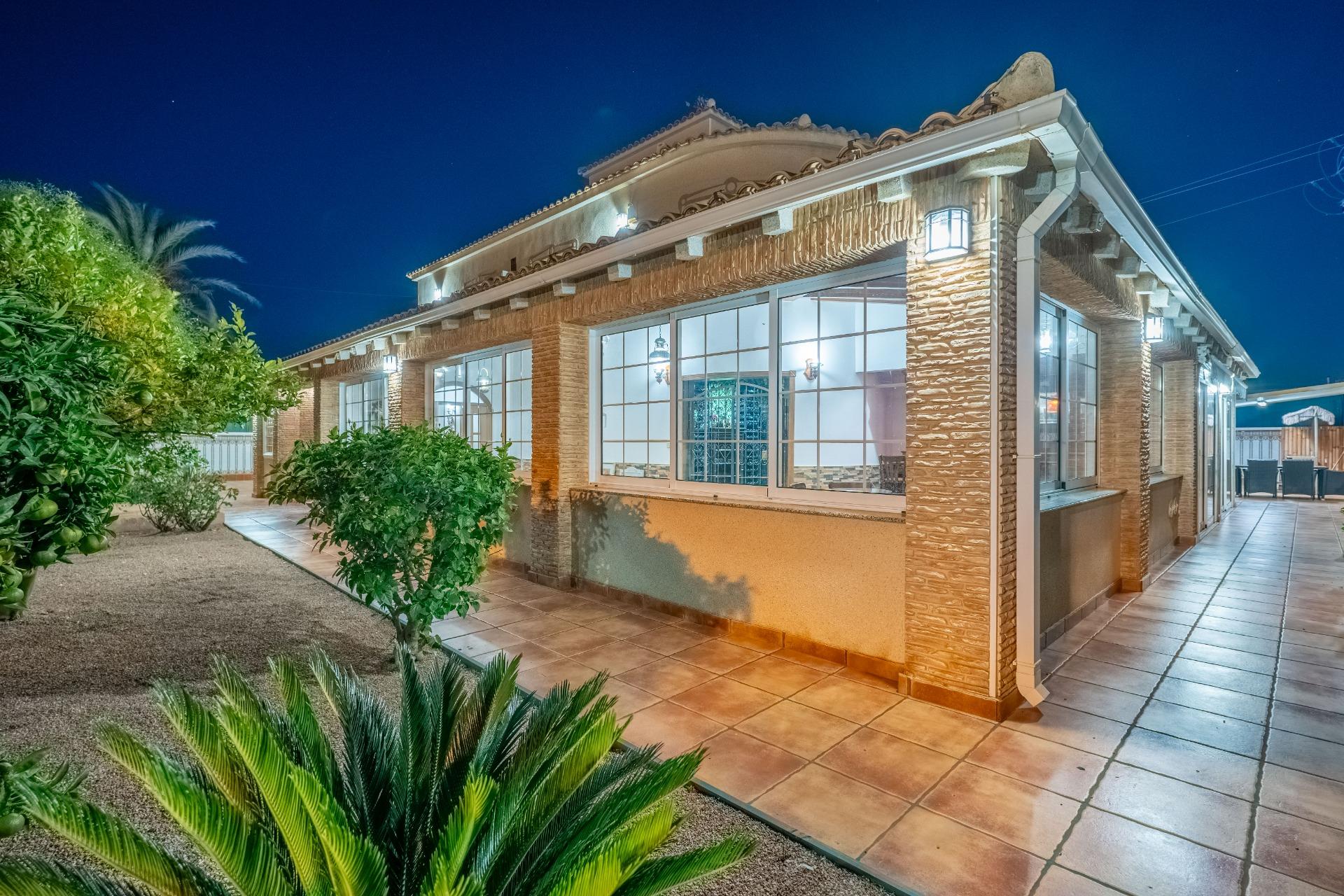 Dining area in villa for sale in Torrevieja