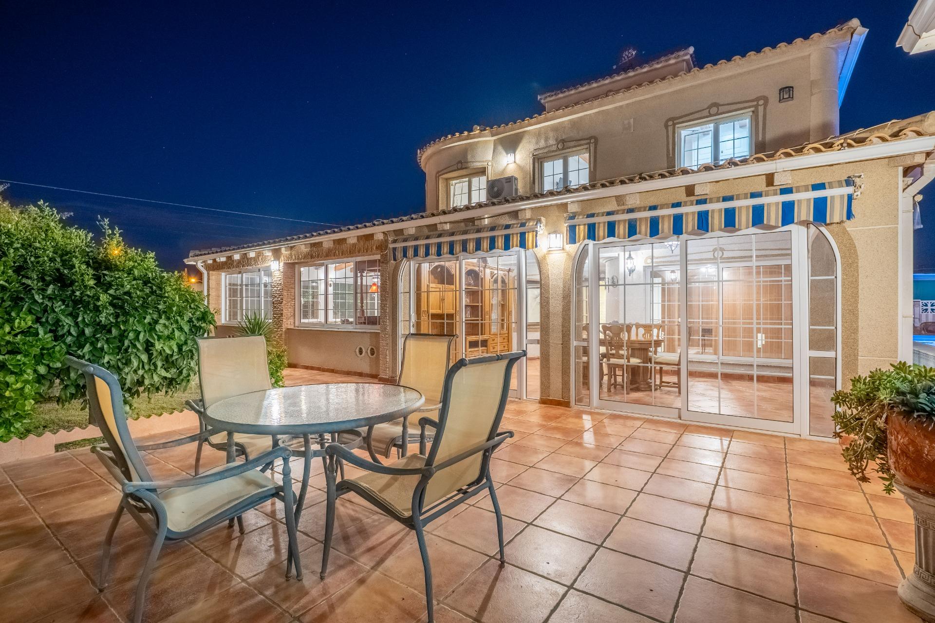 Bedroom in villa for sale in Torrevieja