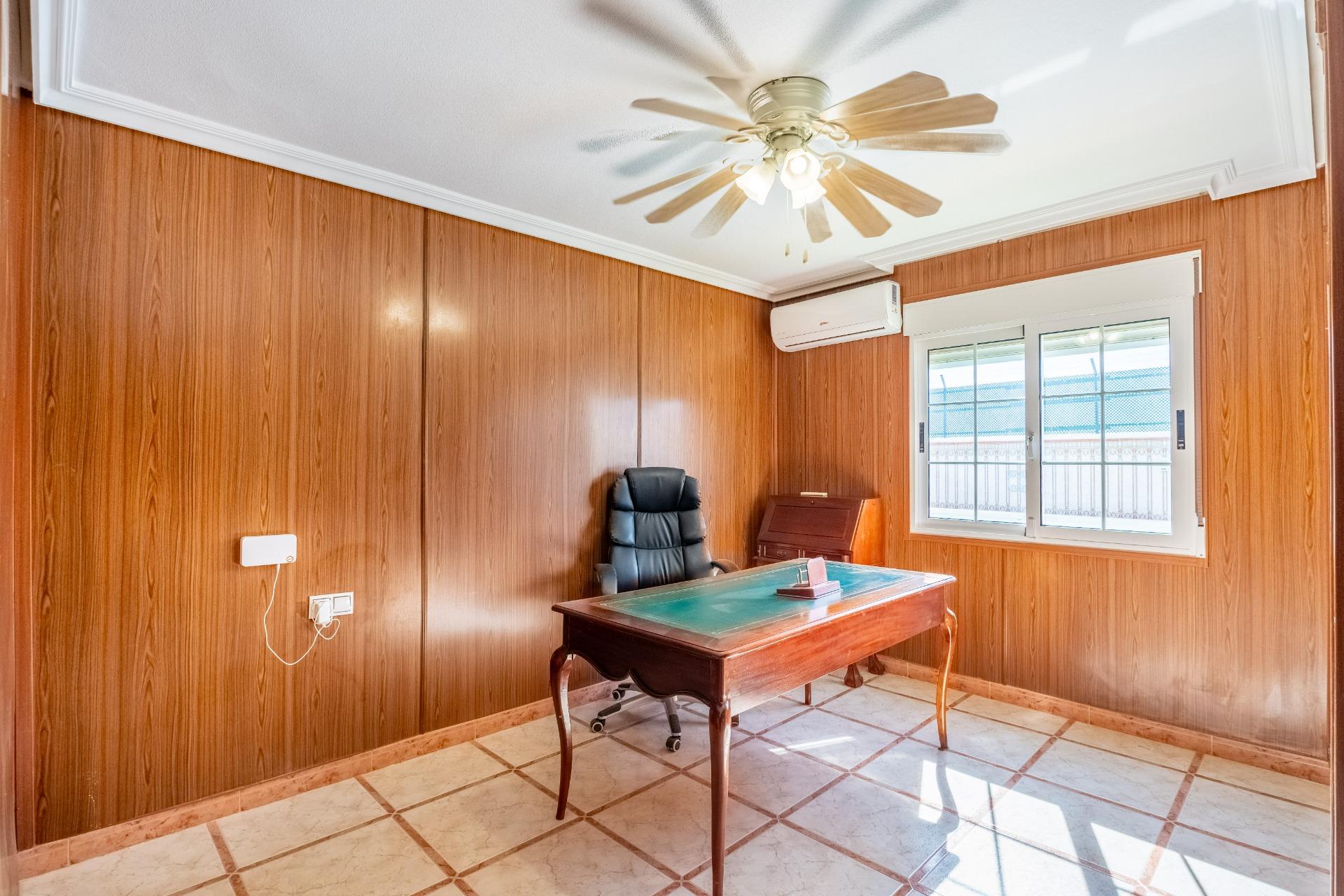 Garden in villa for sale in Torrevieja
