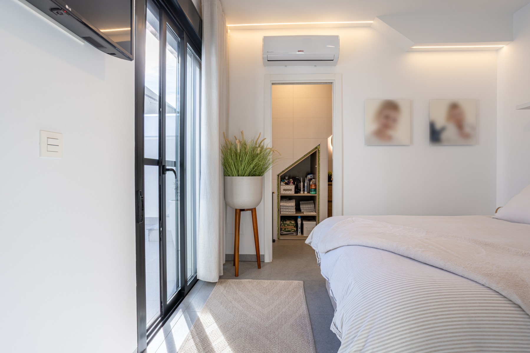 Master bedroom in villa for sale in Torre Pacheco