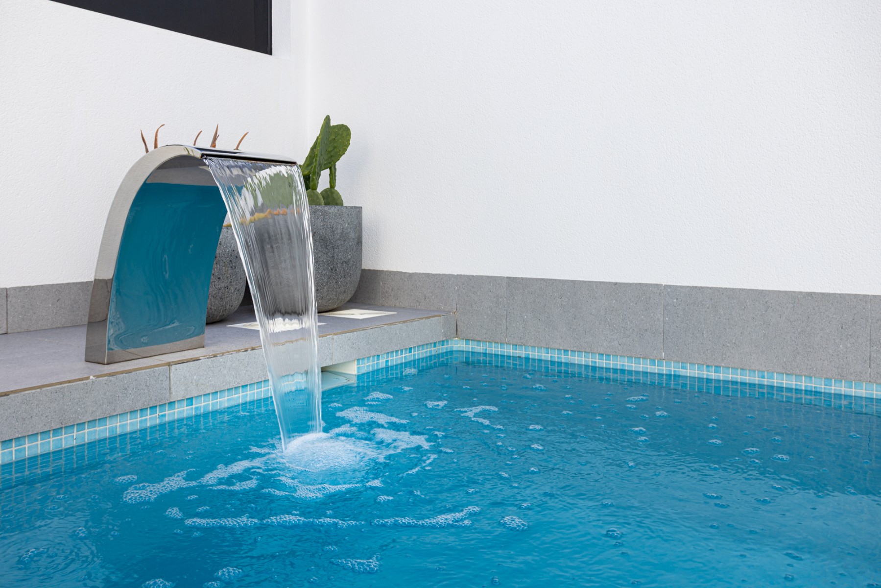 Pool area in villa for sale in Torre Pacheco