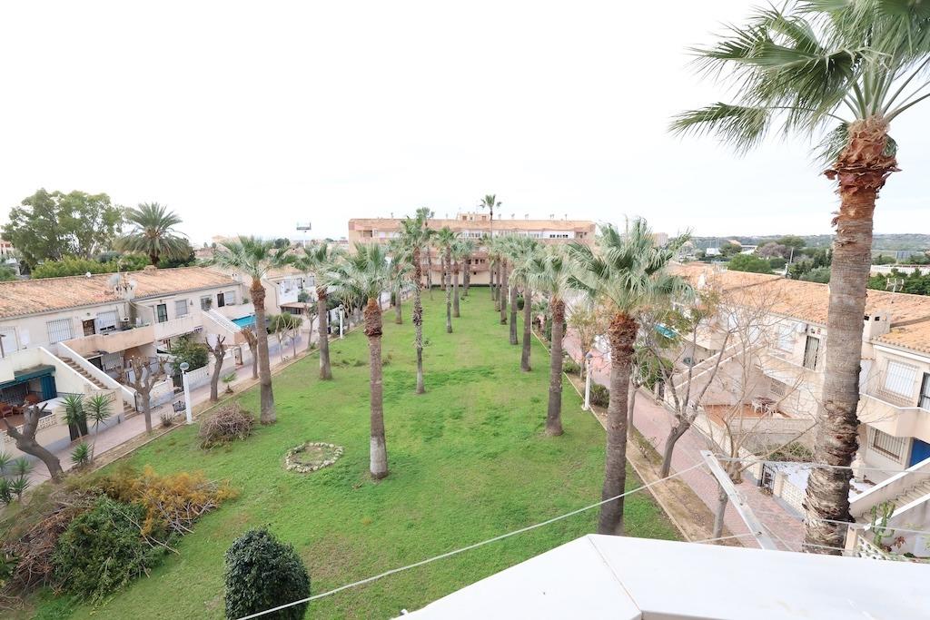 Garden in apartment for sale in Orihuela Costa
