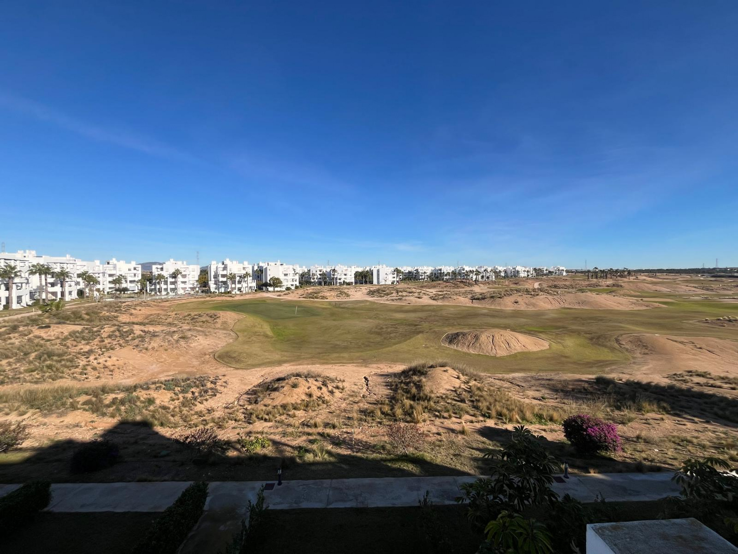 This stunning 2nd floor apartment in Terrazas de la Torre Golf Resort offers a perfect blend of comf