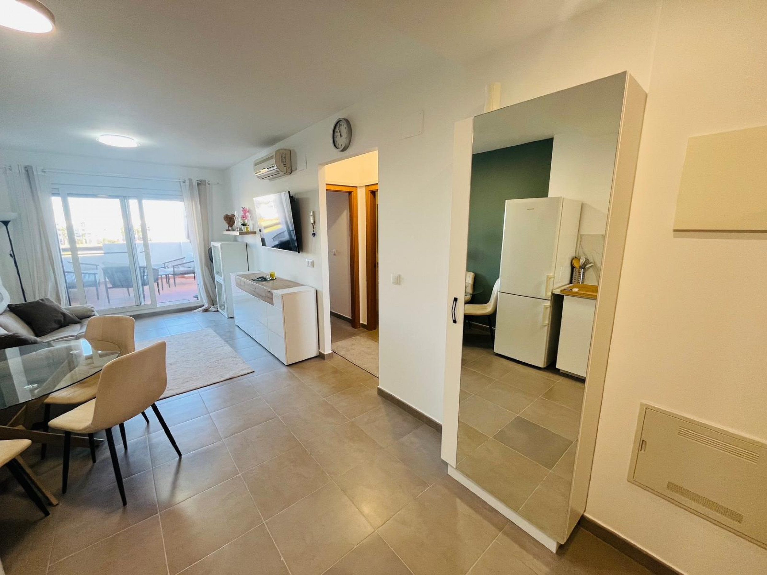 This stunning 2nd floor apartment in Terrazas de la Torre Golf Resort offers a perfect blend of comf