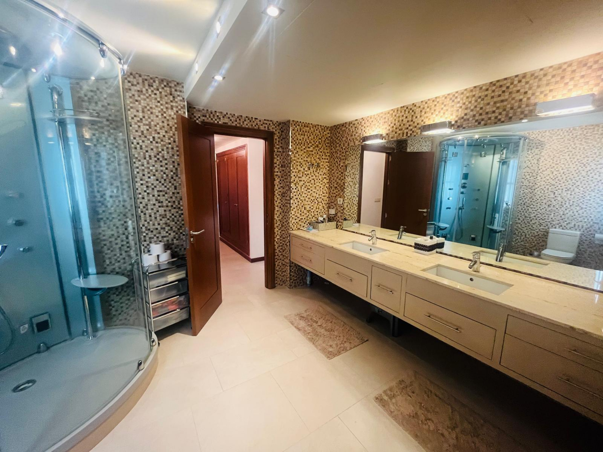 Master bedroom in villa for sale in Sucina