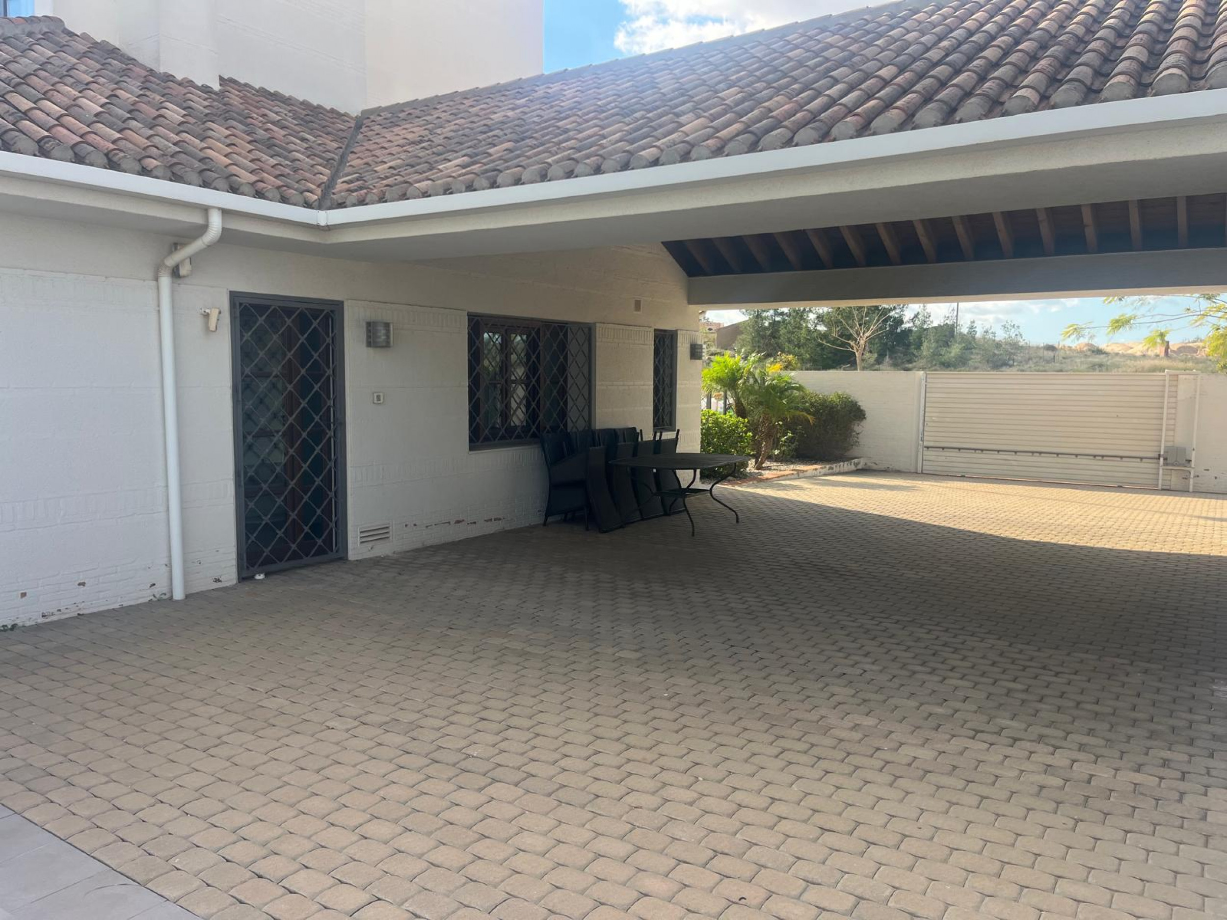 Pool area in villa for sale in Sucina