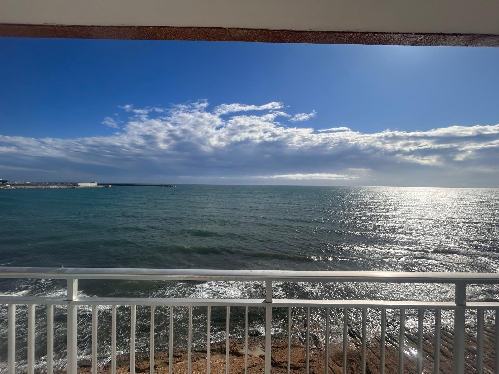 Frontline Beach Apartment – Playa de los Náufragos We are pleased to present this exceptional frontl