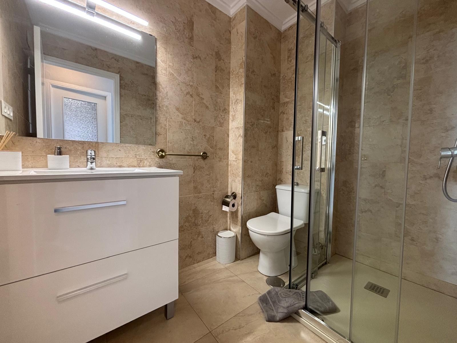 Bedroom in apartment for sale in Torrevieja