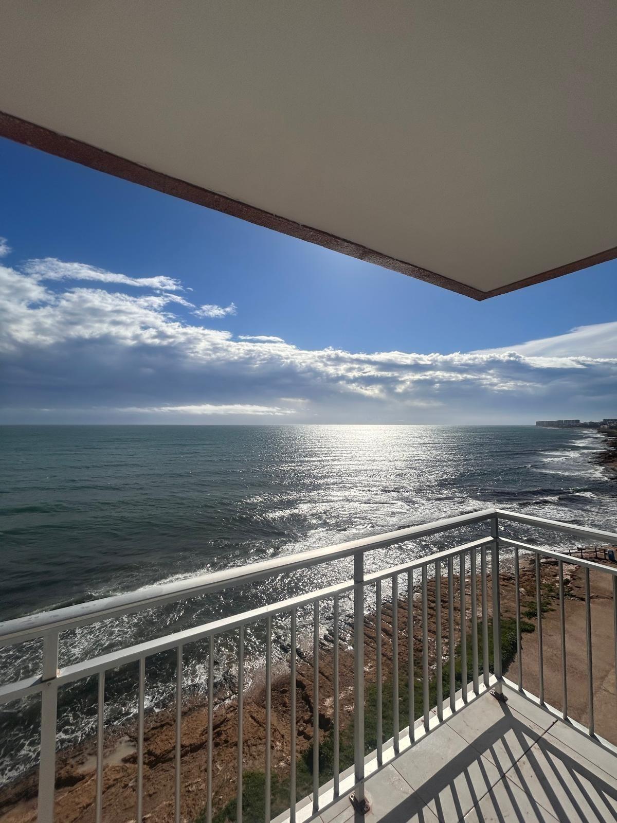 Frontline Beach Apartment – Playa de los Náufragos We are pleased to present this exceptional frontl