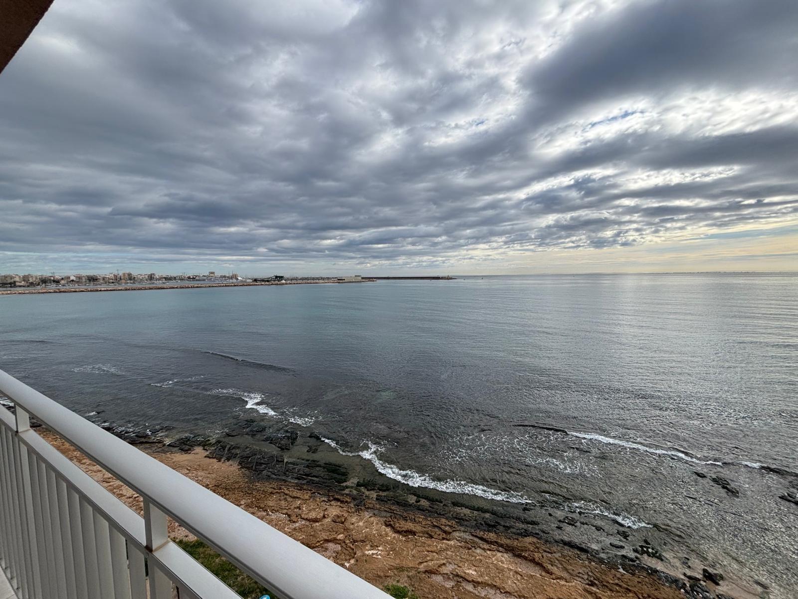 Frontline Beach Apartment – Playa de los Náufragos We are pleased to present this exceptional frontl