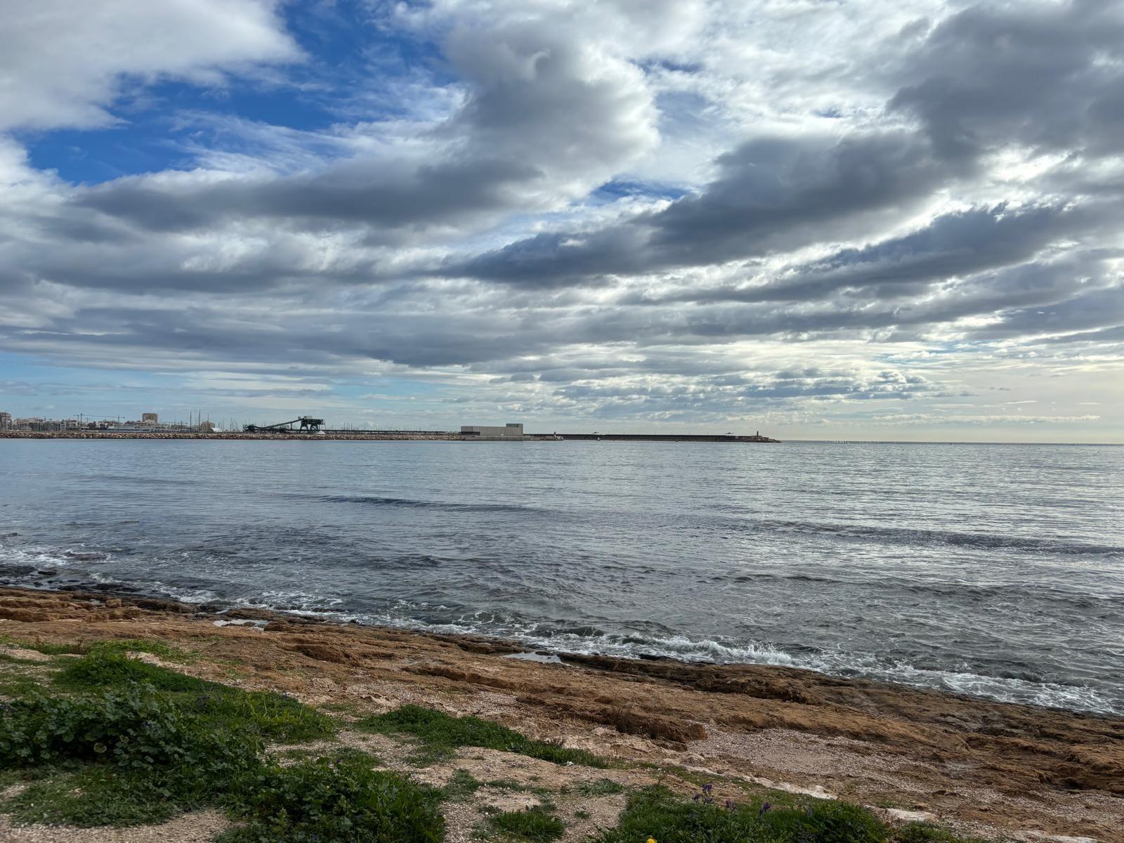 Frontline Beach Apartment – Playa de los Náufragos We are pleased to present this exceptional frontl