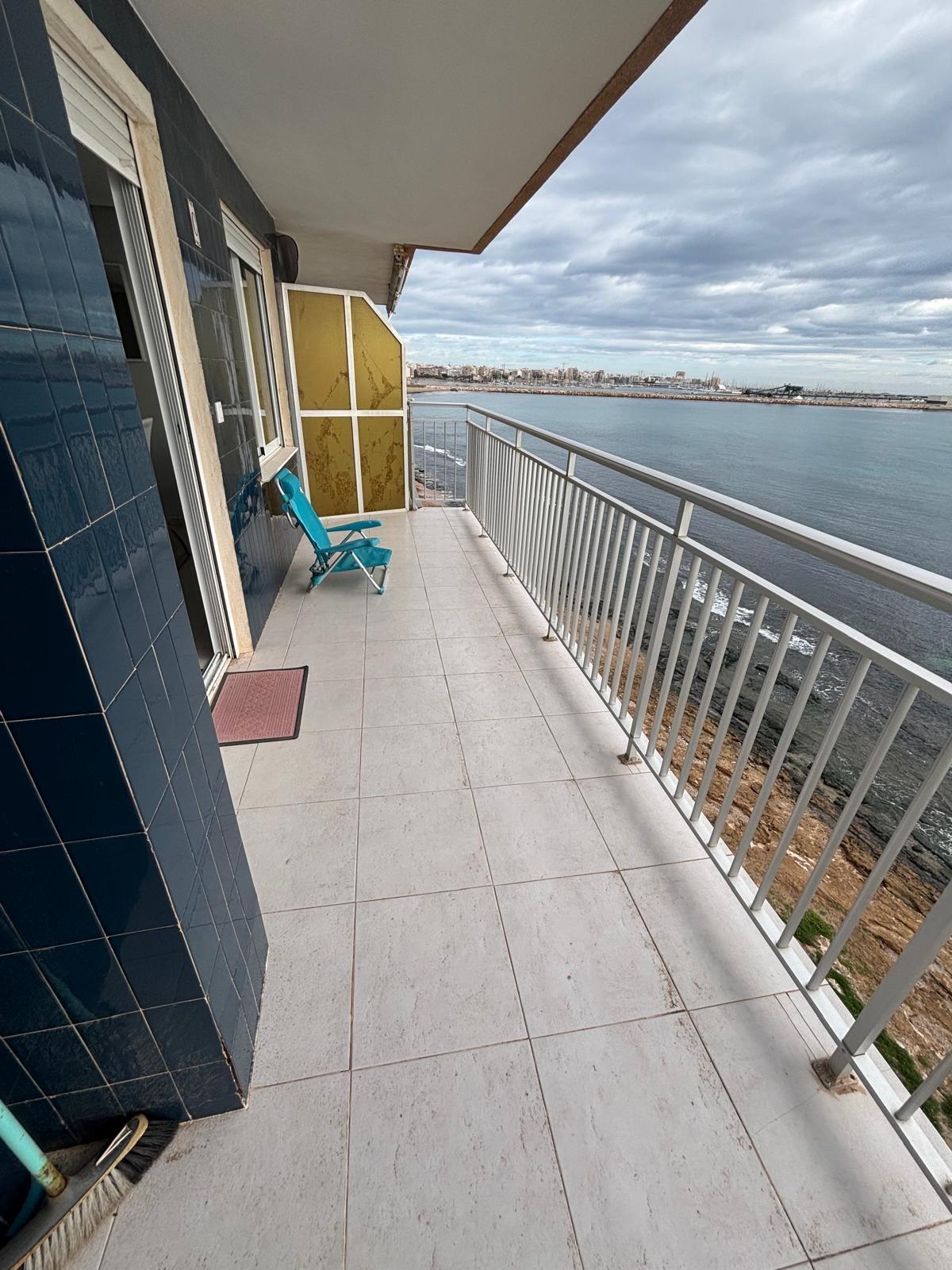 Bedroom in apartment for sale in Torrevieja