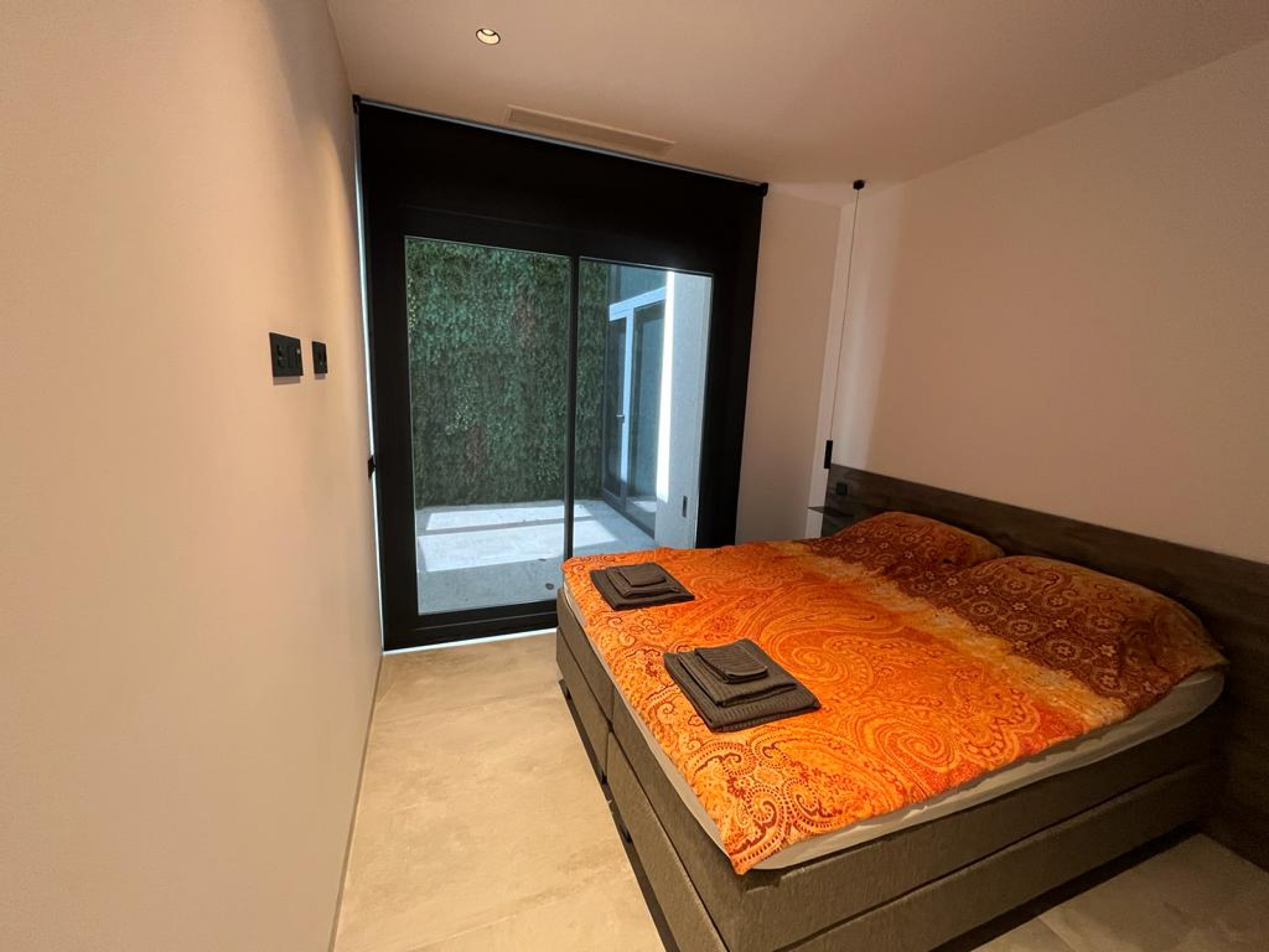 Master bedroom in villa for sale in Rojales