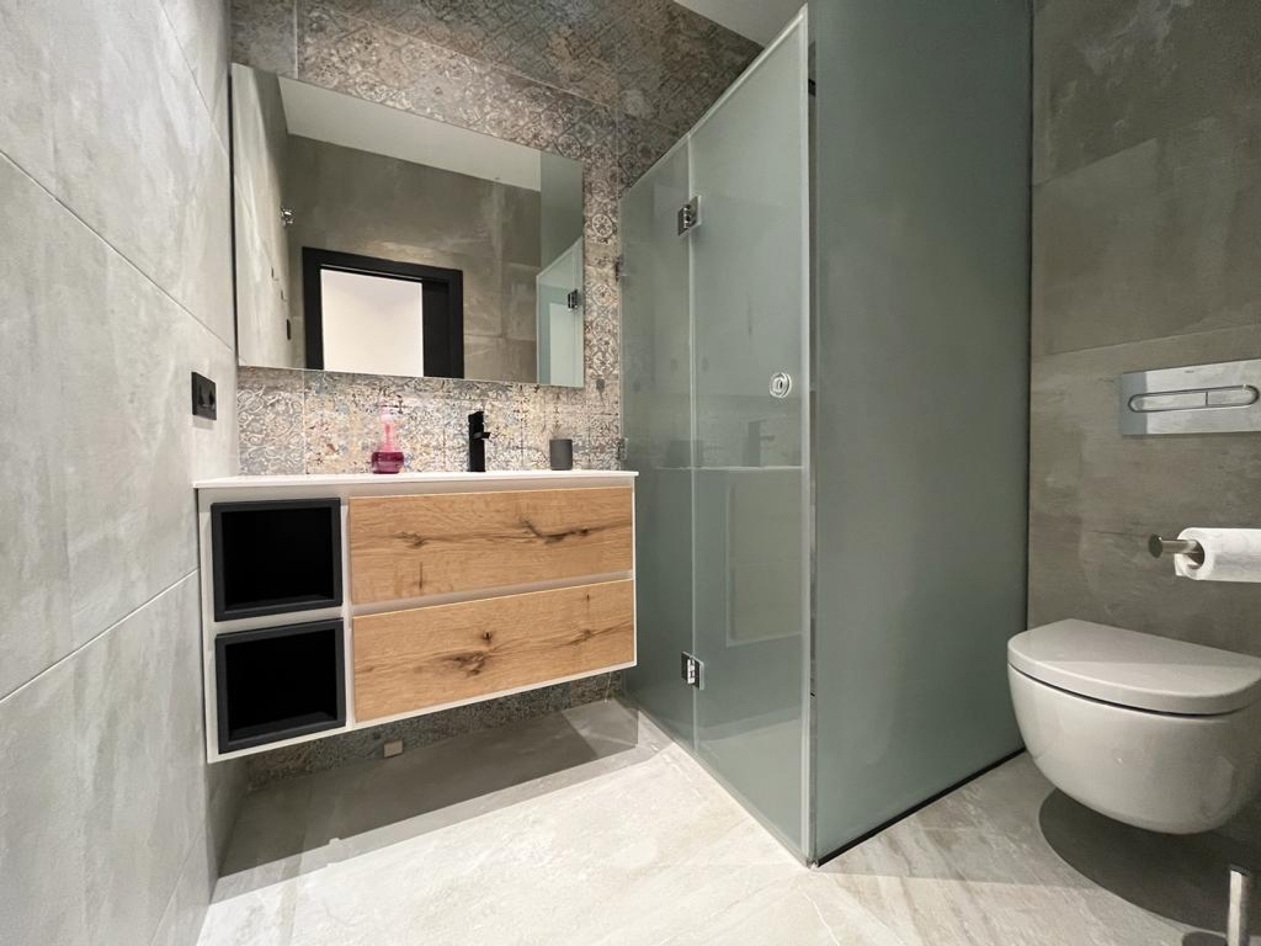 Bathroom in villa for sale in Rojales