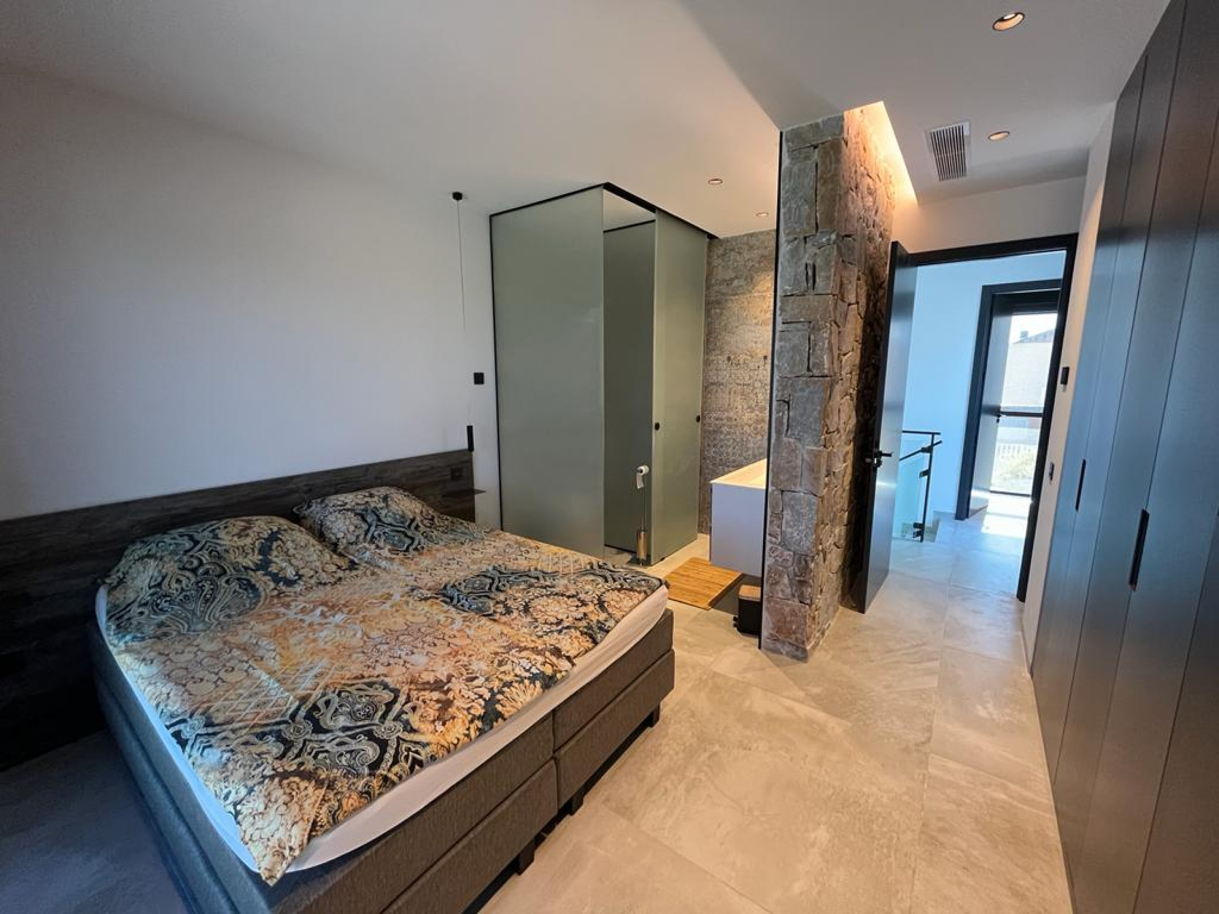 Bedroom in villa for sale in Rojales
