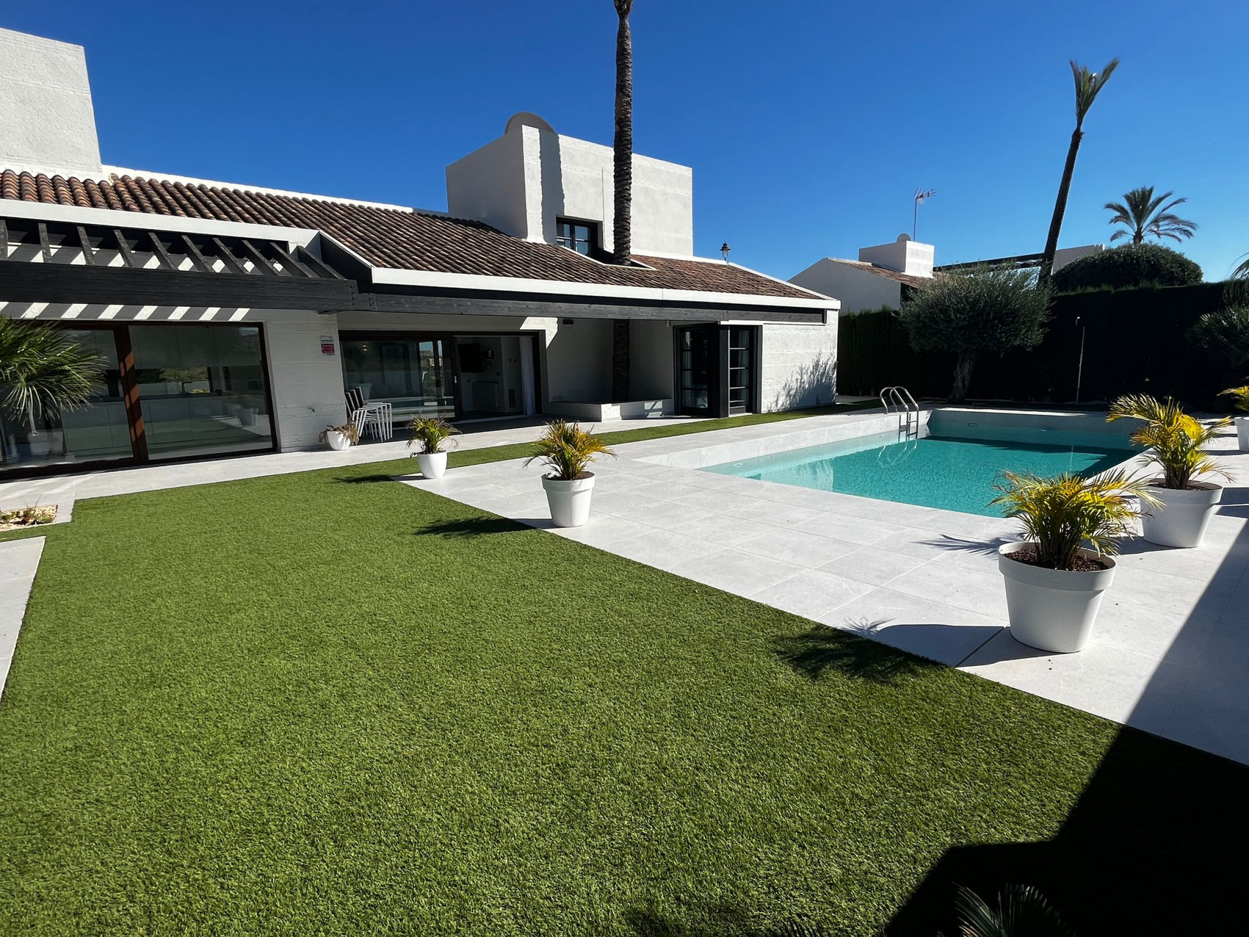 Master bedroom in villa for sale in Sucina