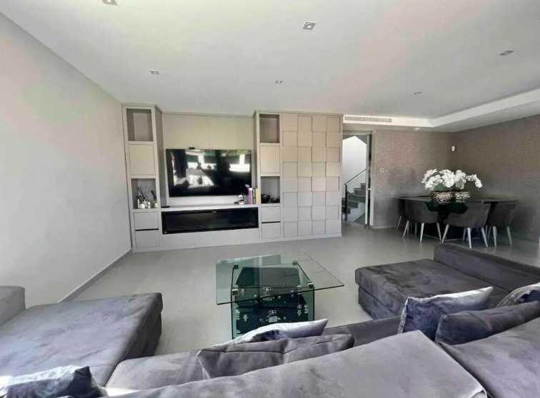 Fully Renovated Luxury Villa in Los Balcones – TorreviejaPremium location | Security | Privacy | Eve