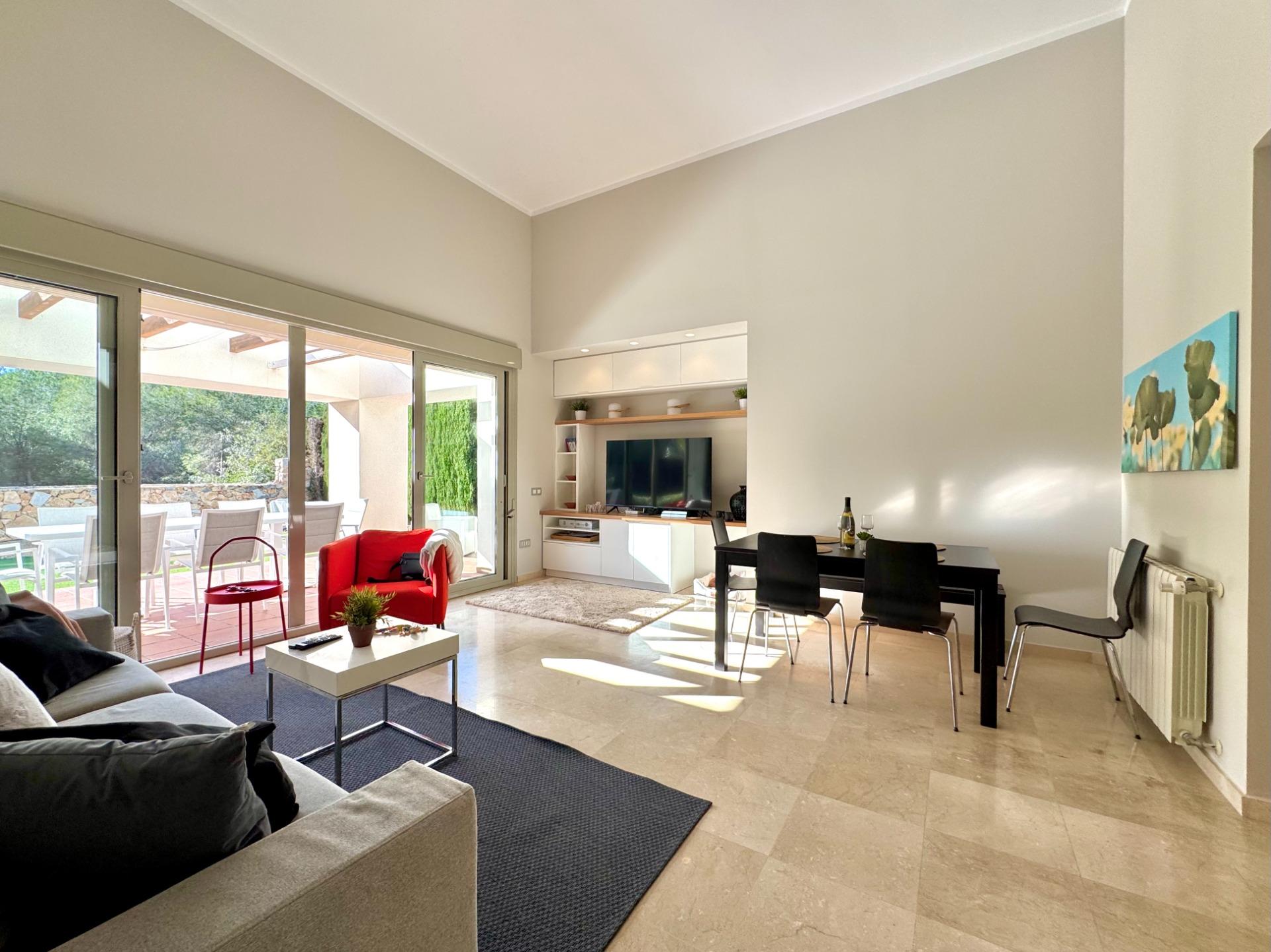 Welcome to Villa Encina, an architectural gem located in the heart of the prestigious Las Colinas co